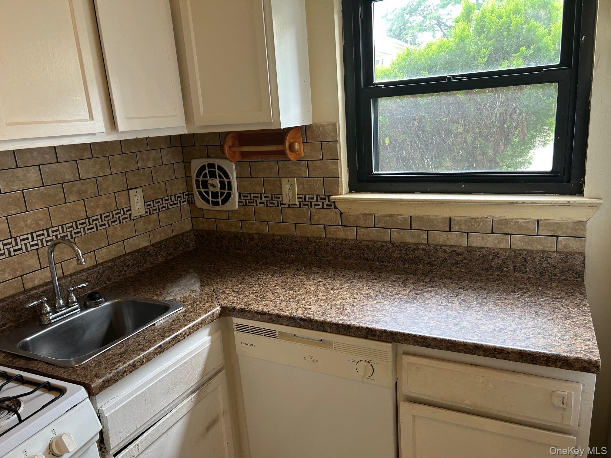 175 Sneden Place, Unit 175 photo 3