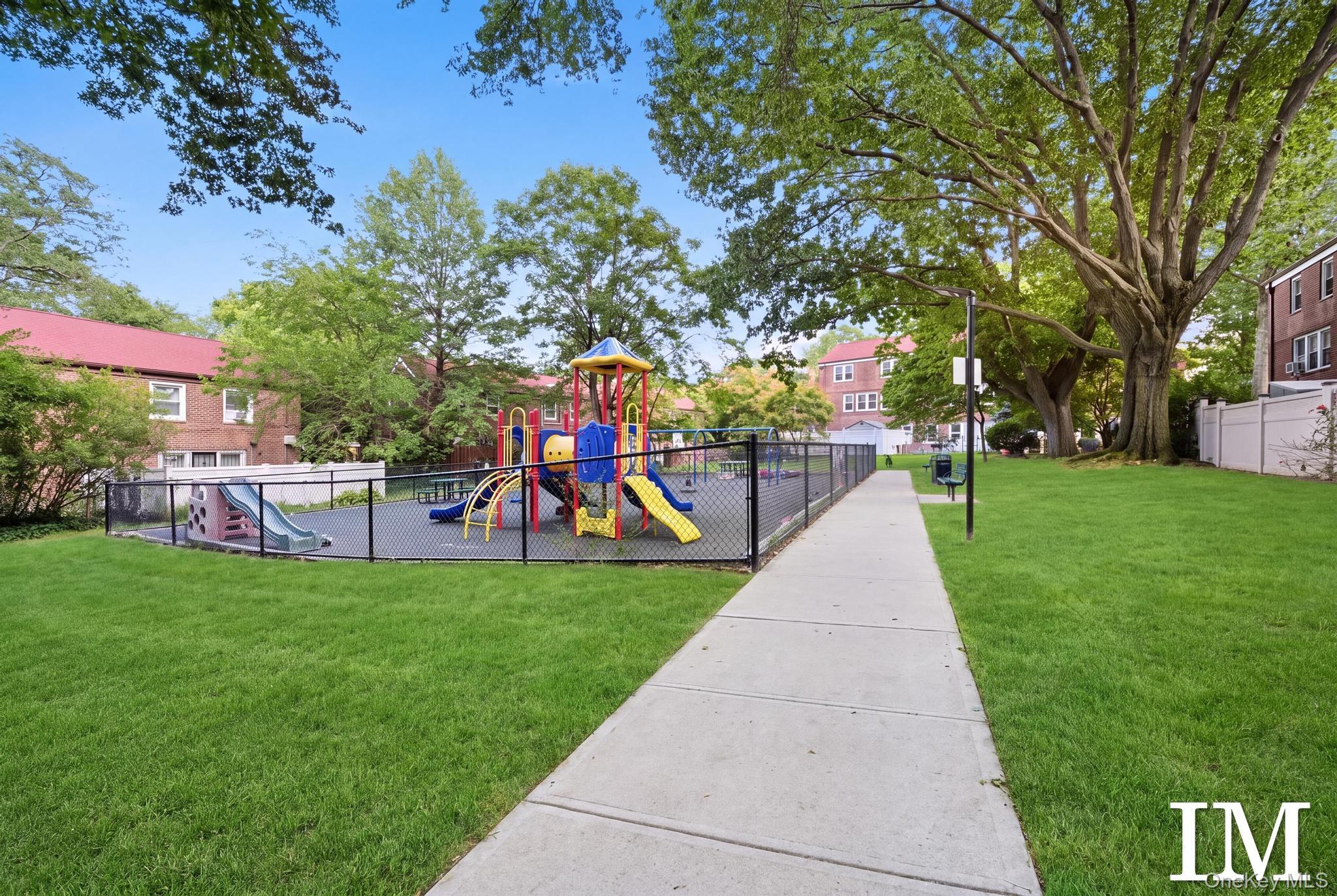 147-47 Charter, Unit 22 B photo 4
