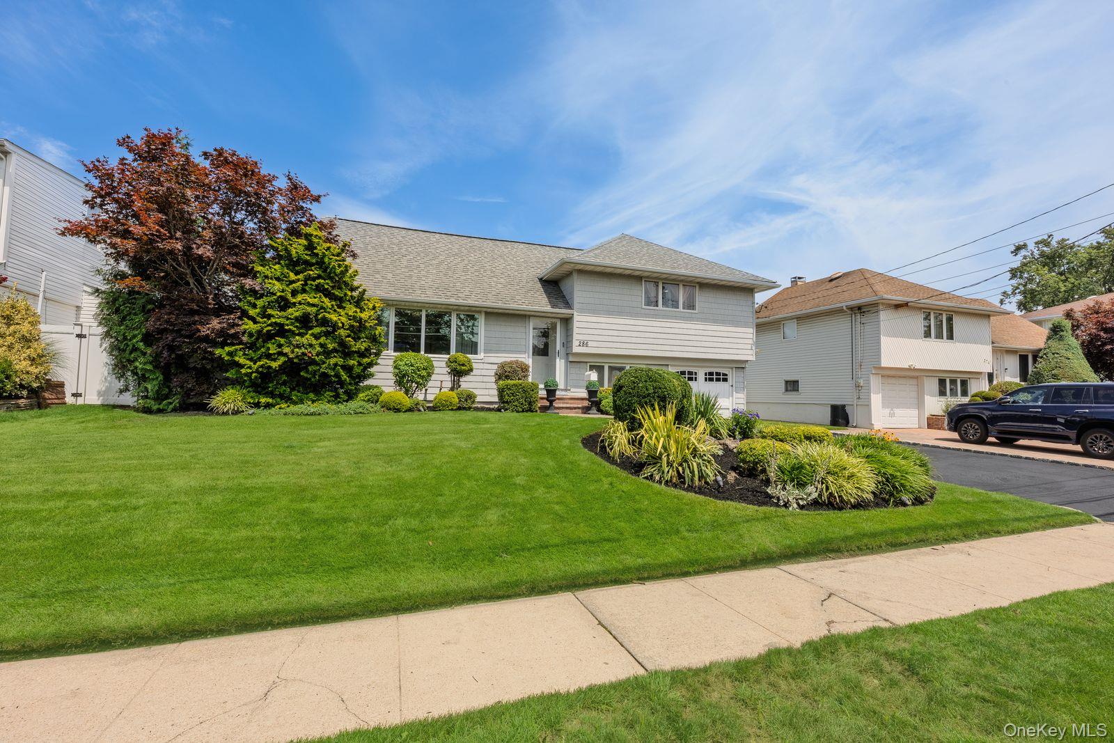 286 E Lexington Avenue – For Sale