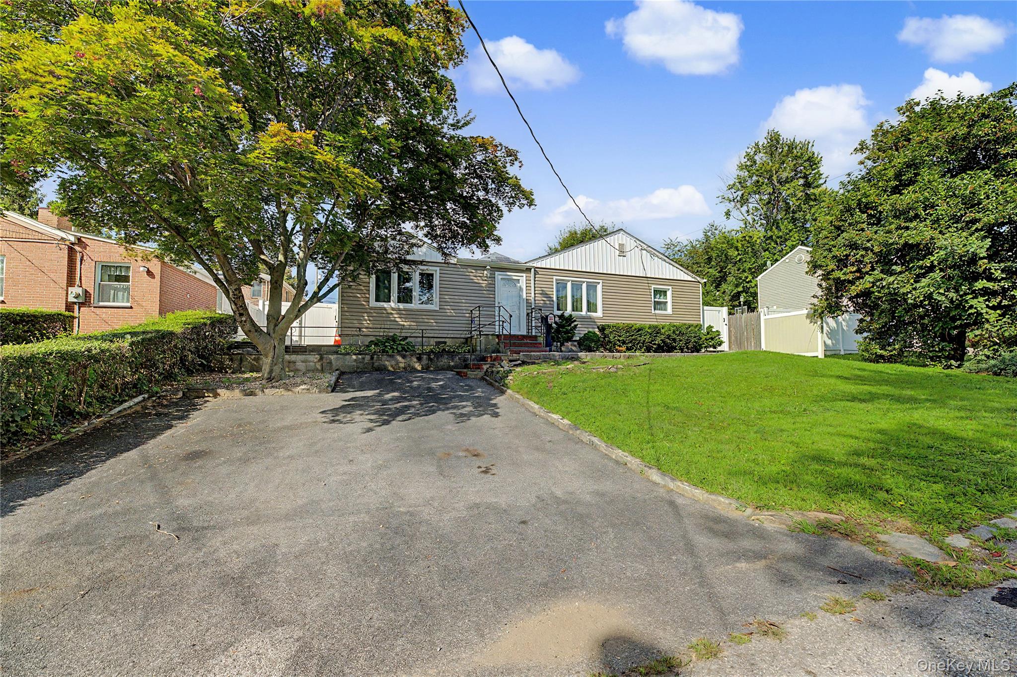 28 Roundhill Drive – For Rent photo 2