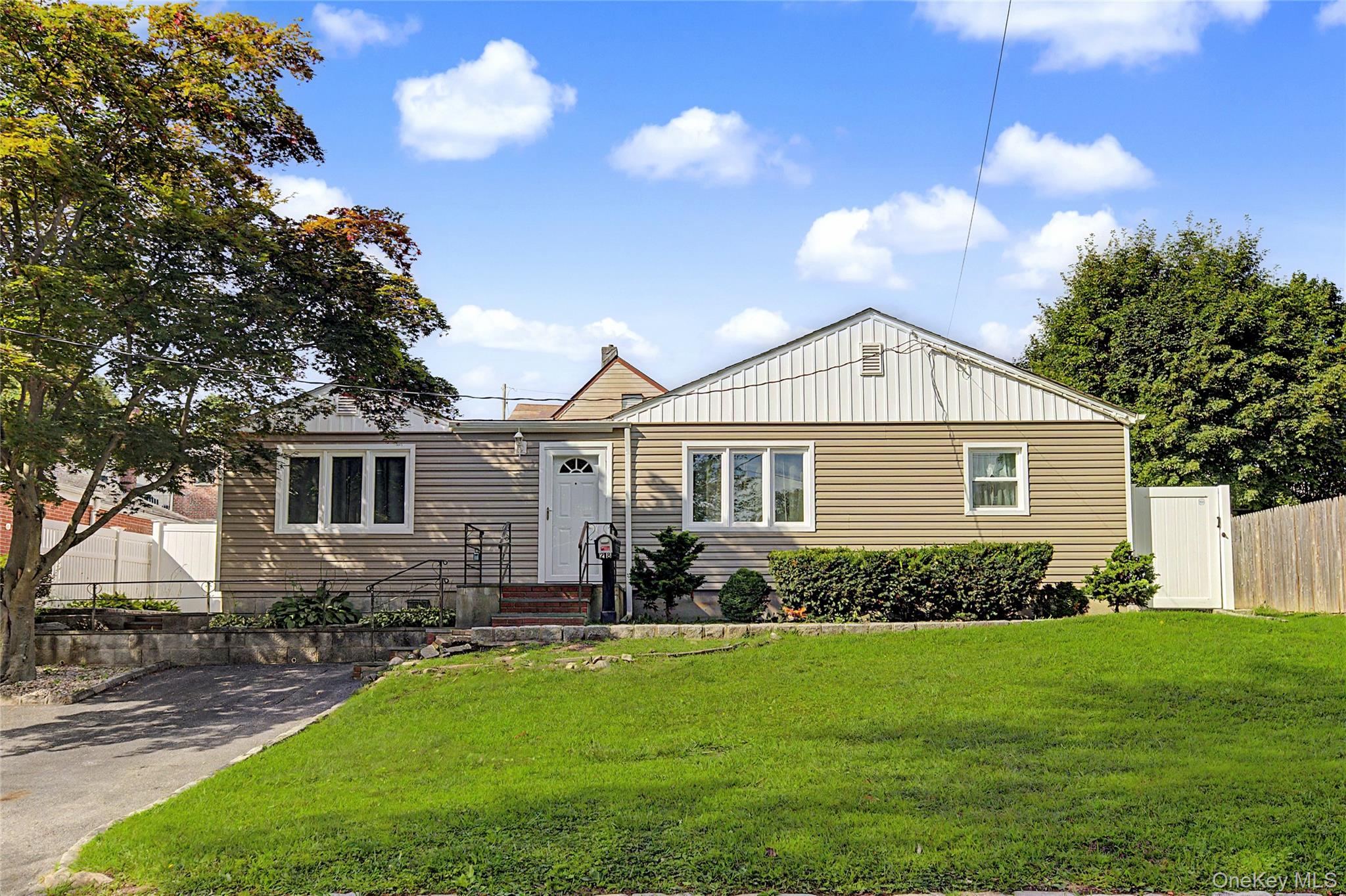 28 Roundhill Drive – For Rent