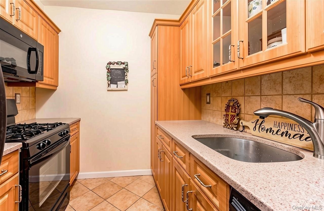 27010 Grand Central Parkway, Unit 4J photo 4