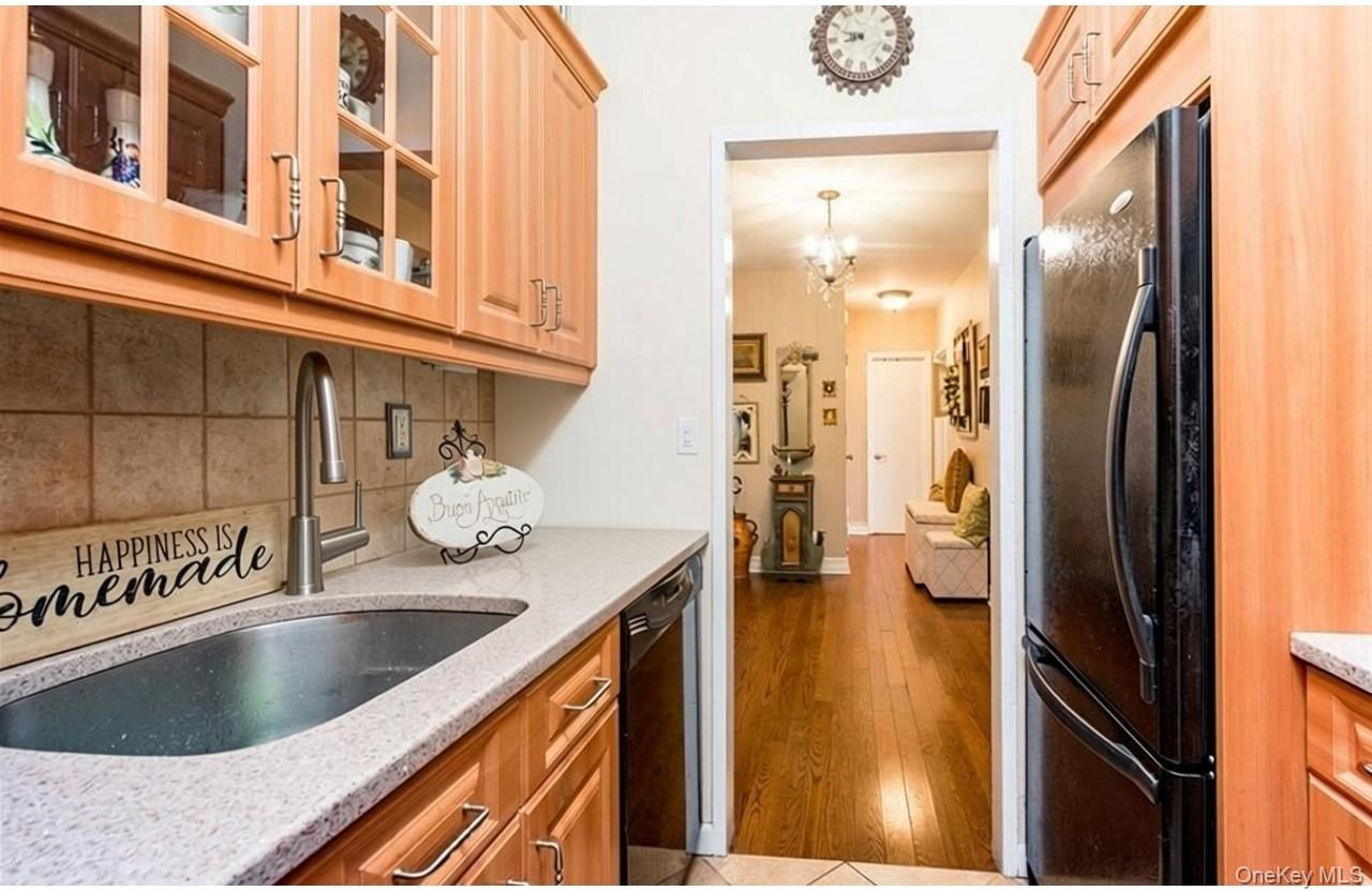 27010 Grand Central Parkway, Unit 4J photo 3