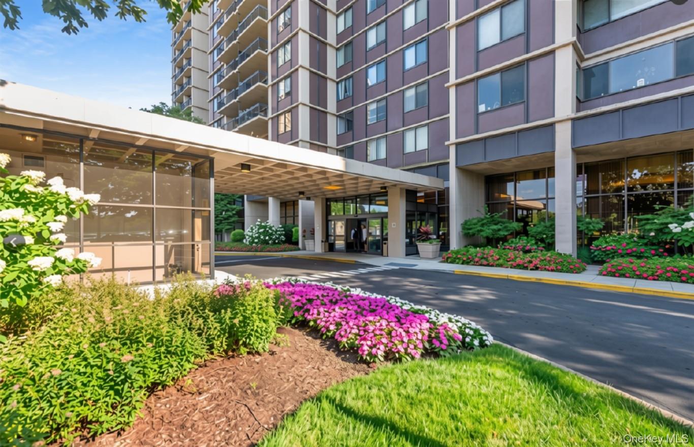 27010 Grand Central Parkway, Unit 4J photo 2