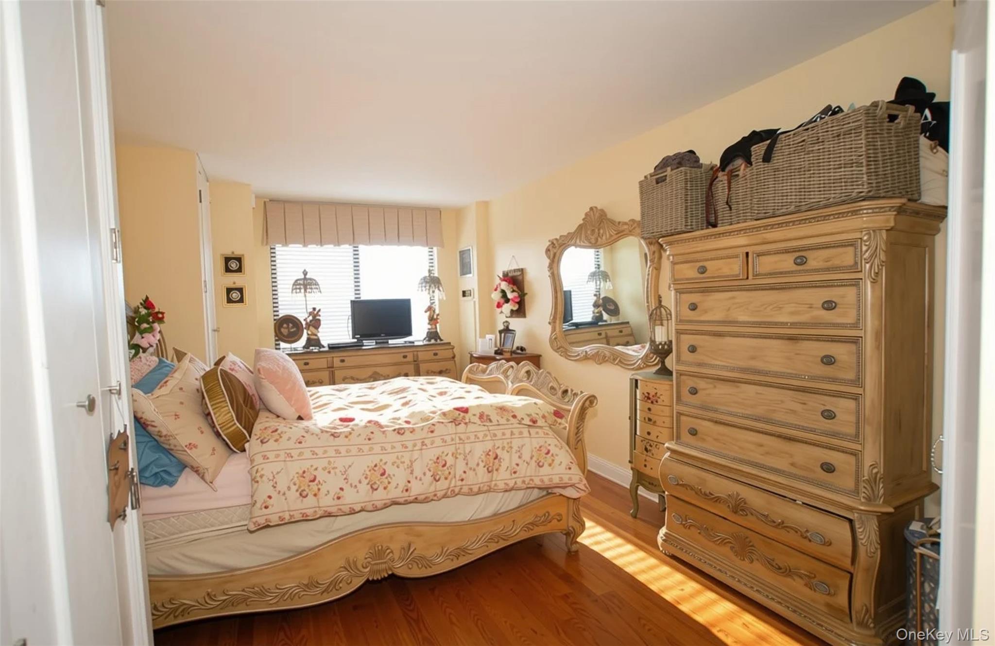27010 Grand Central Parkway, Unit 4J photo 6