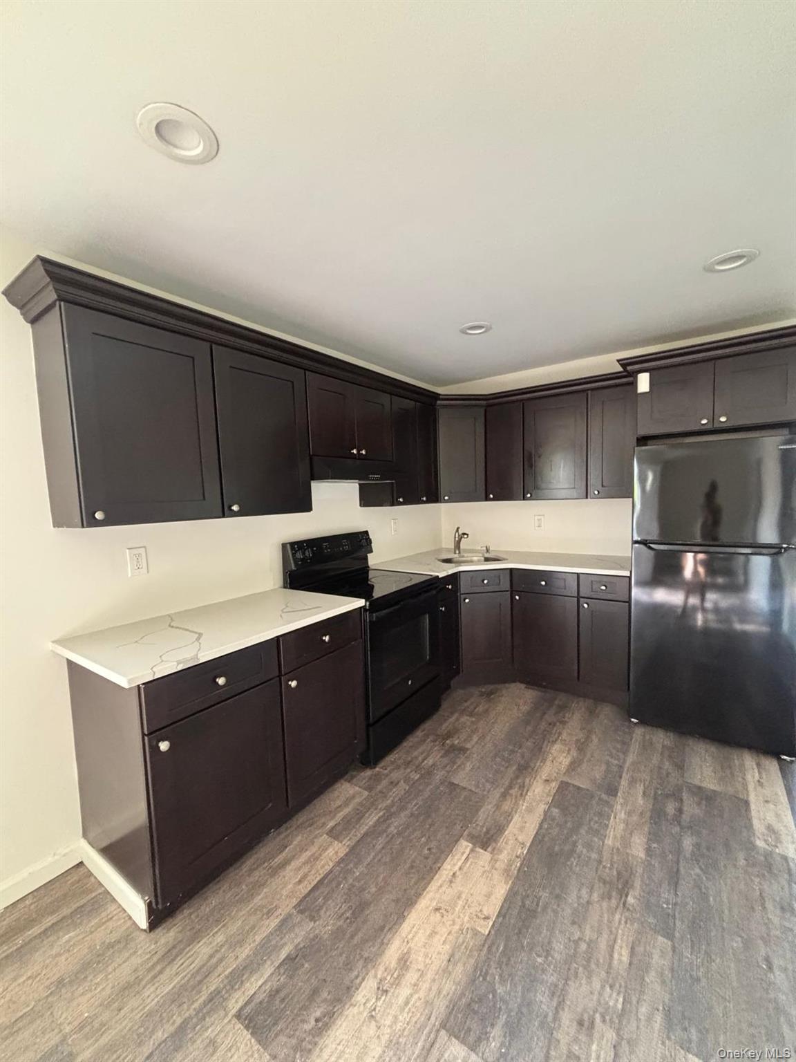 652 Bayview Avenue – For Rent