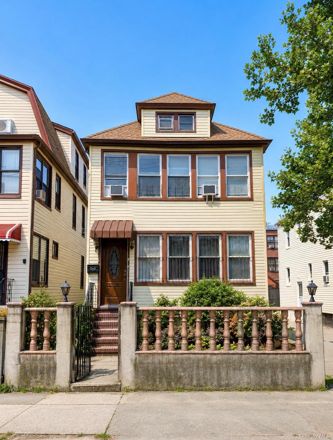 9425 54th Avenue – For Sale