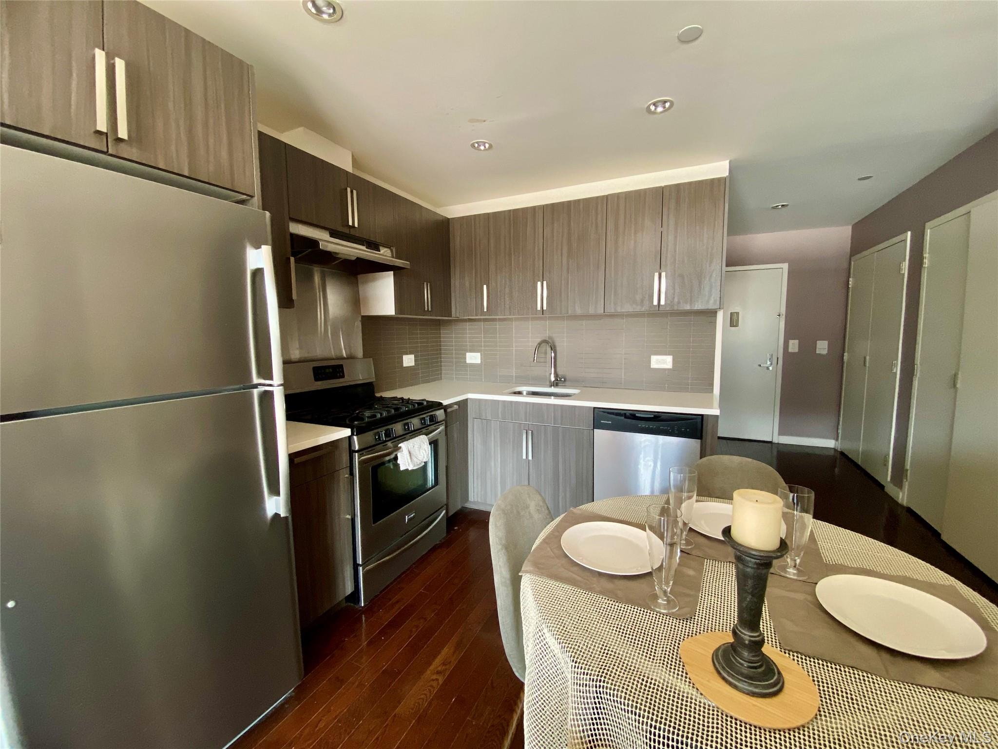 1215 Broadway, Unit 424 photo 2