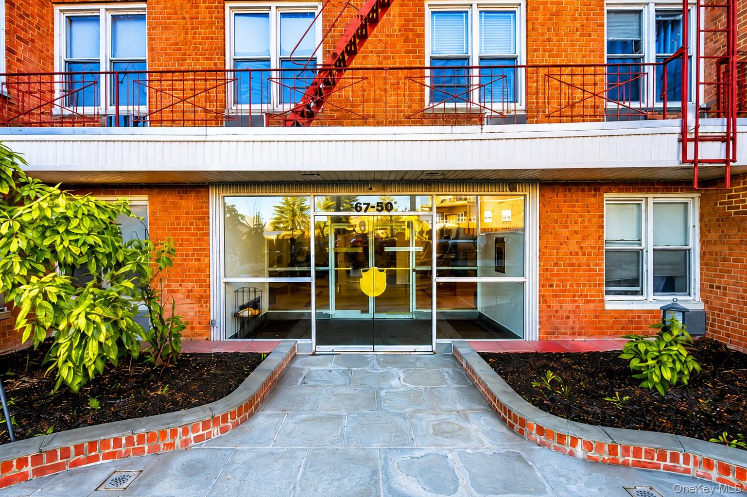 67-50 Thornton Place, Unit 1D photo 2