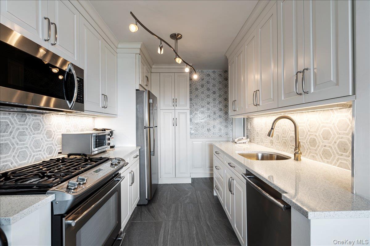 18-15 215th Street, Unit 10D photo 11