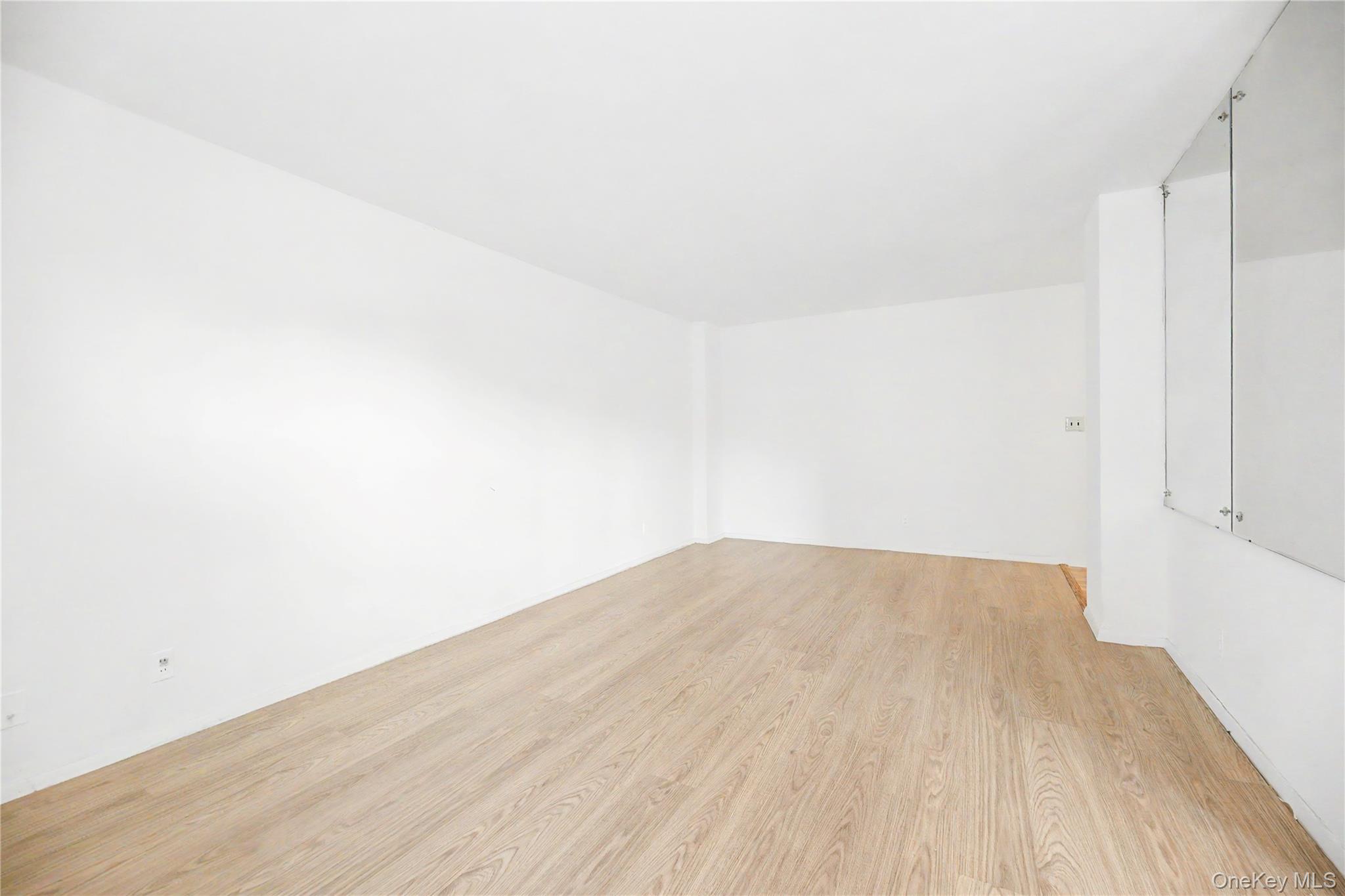 3130 Irwin Avenue, Unit 4B photo 5