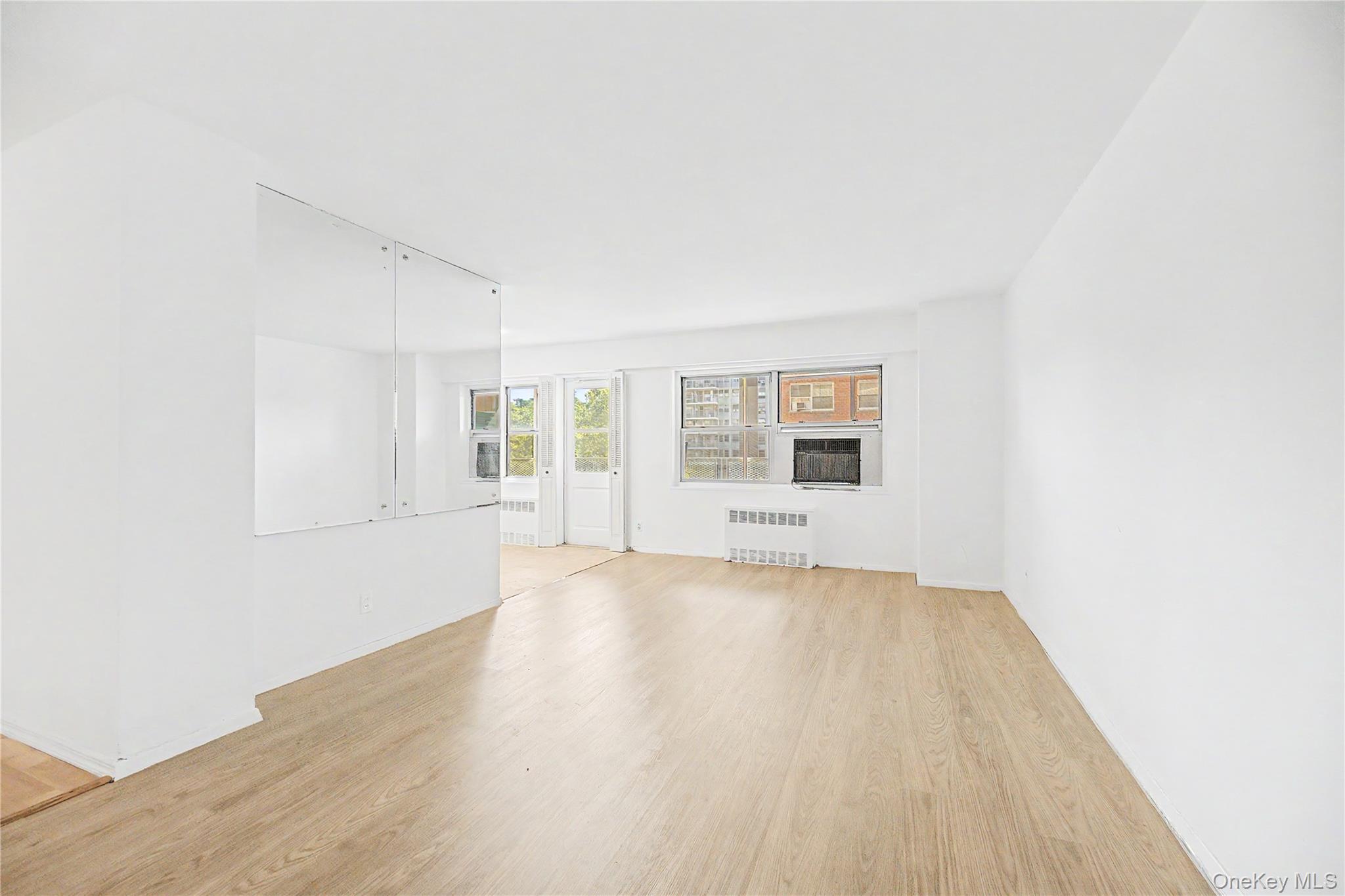 3130 Irwin Avenue, Unit 4B photo 3