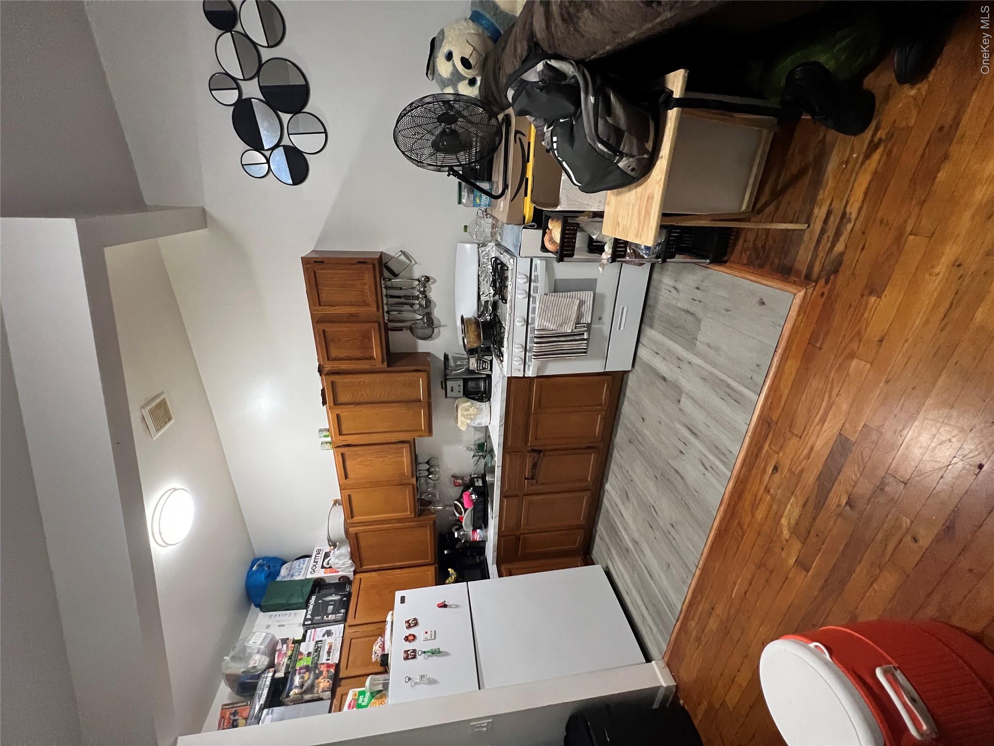 873 Elsmere Place – For Sale photo 9