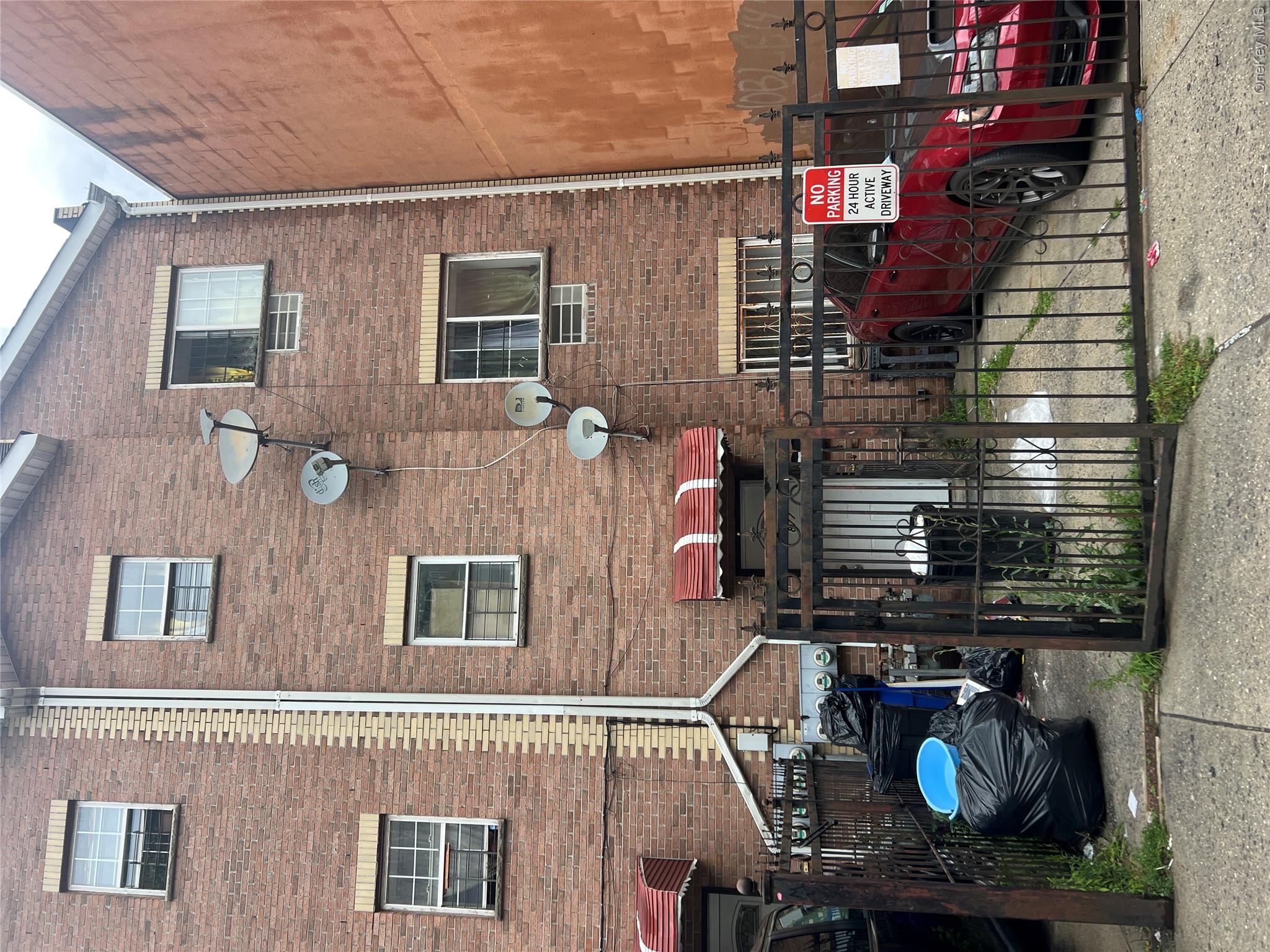 873 Elsmere Place – For Sale