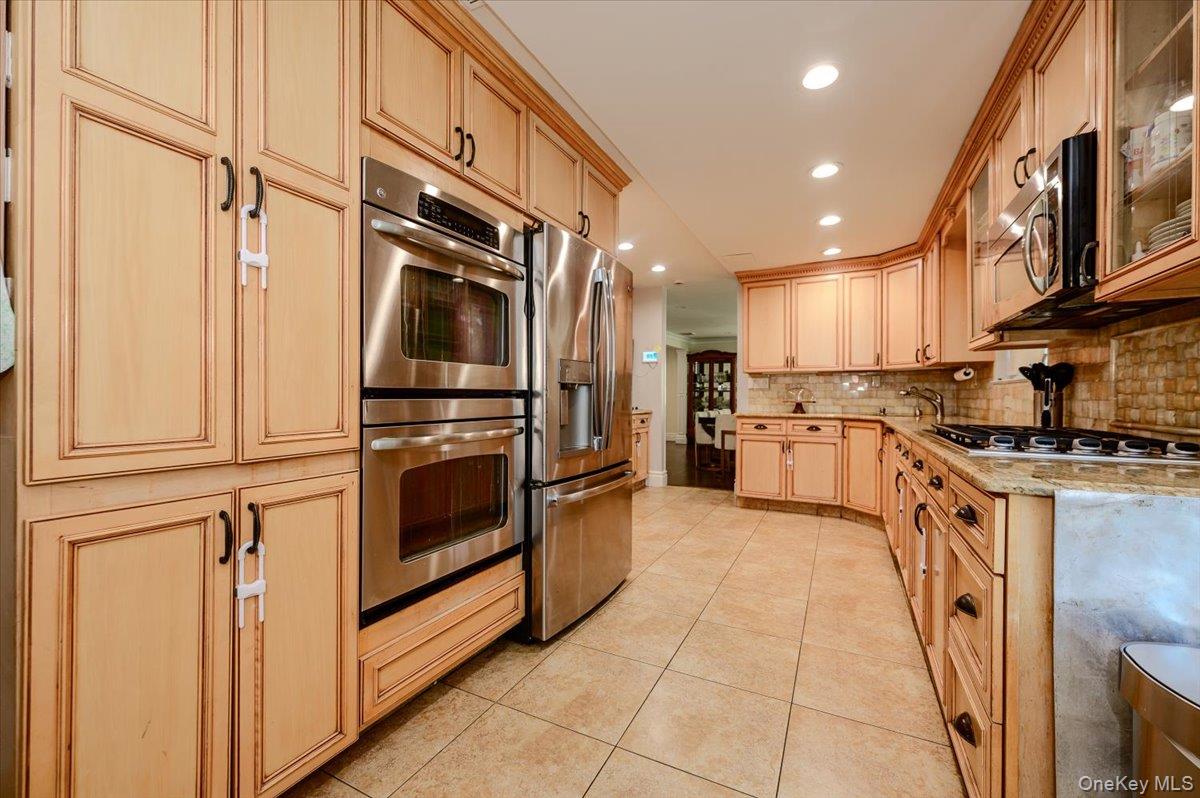 634 Jarvis Avenue – For Sale photo 8