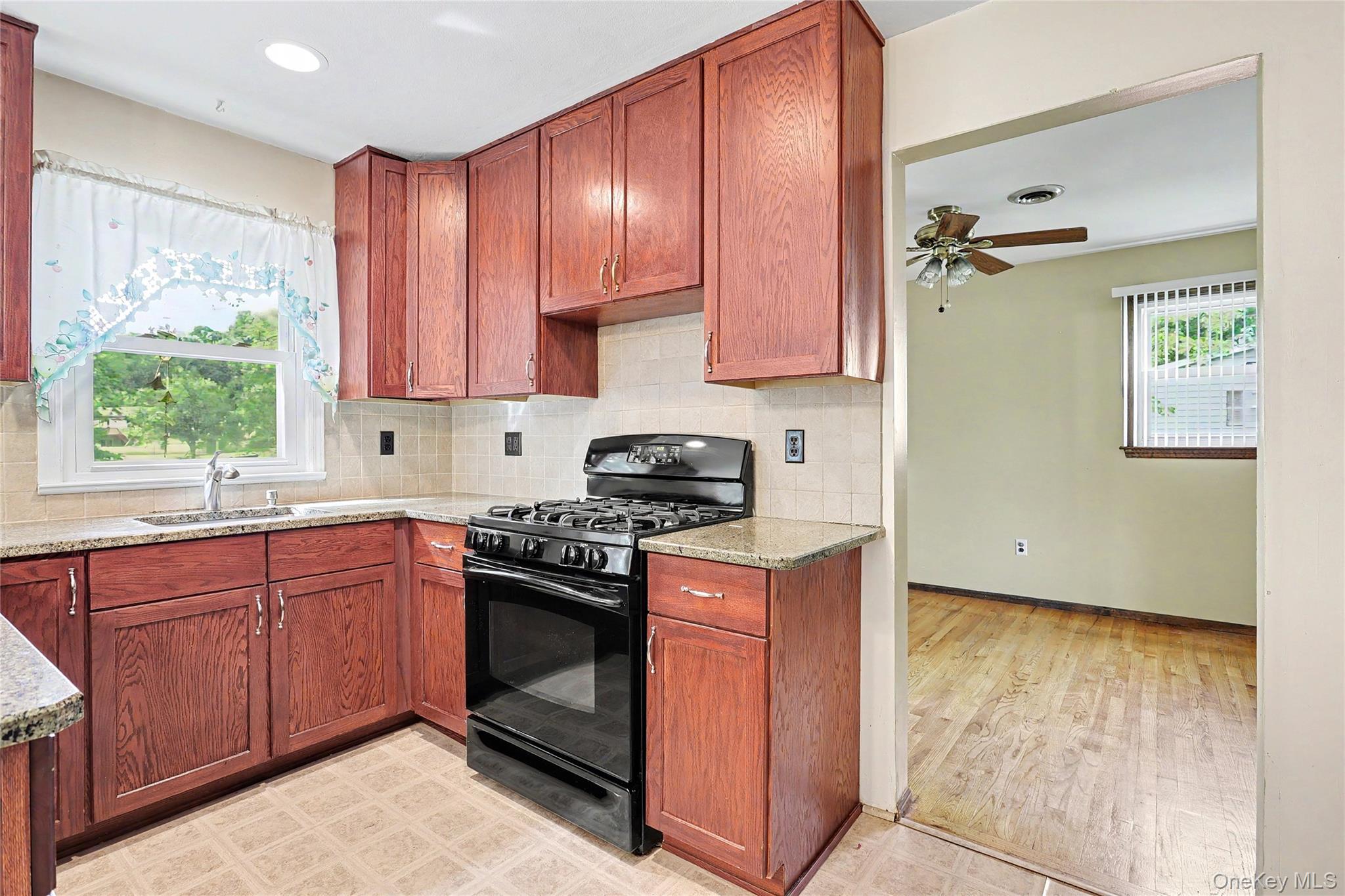 33 Tor View Avenue – For Sale photo 7