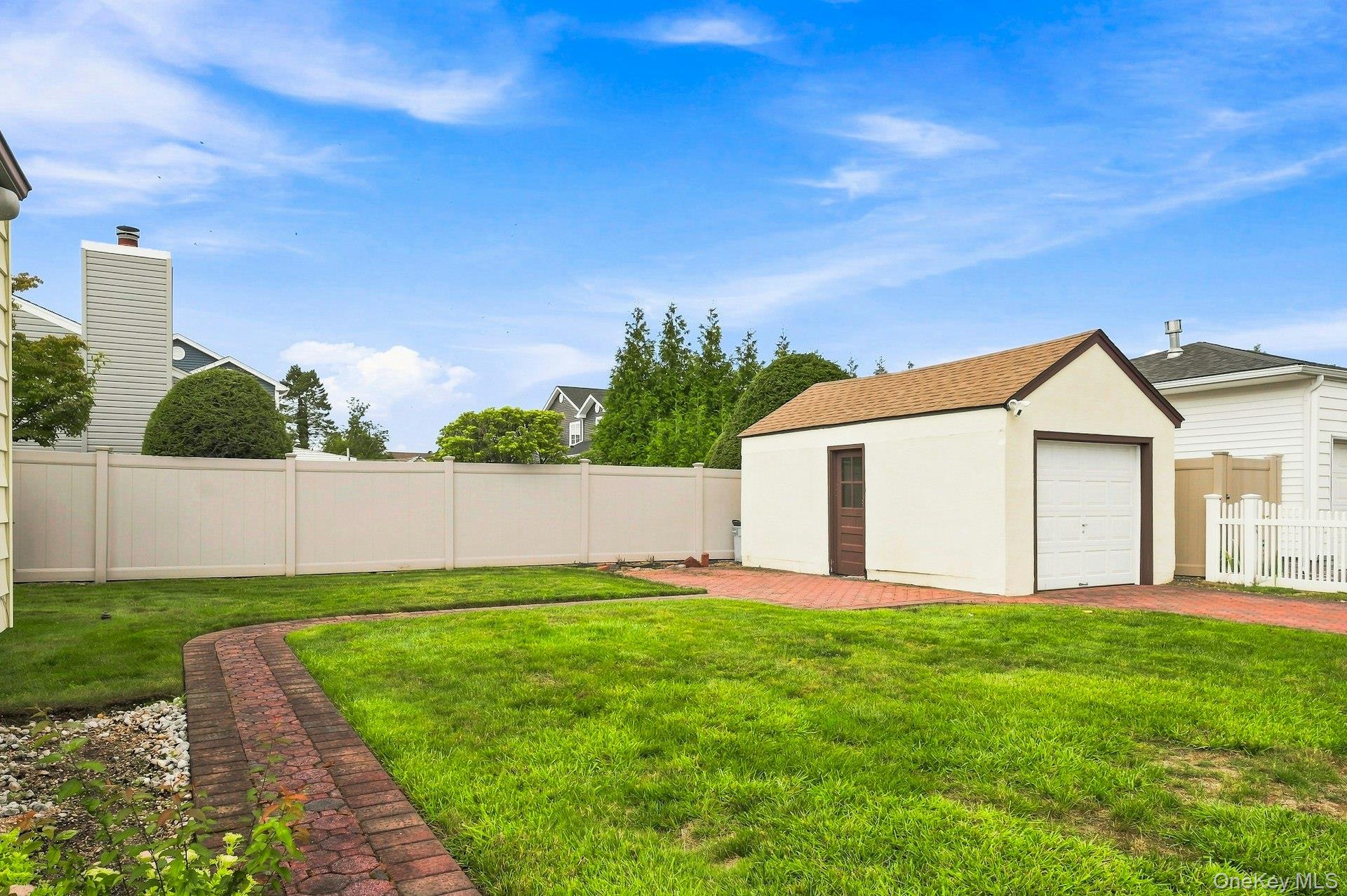 39 Emma Street – For Sale photo 2