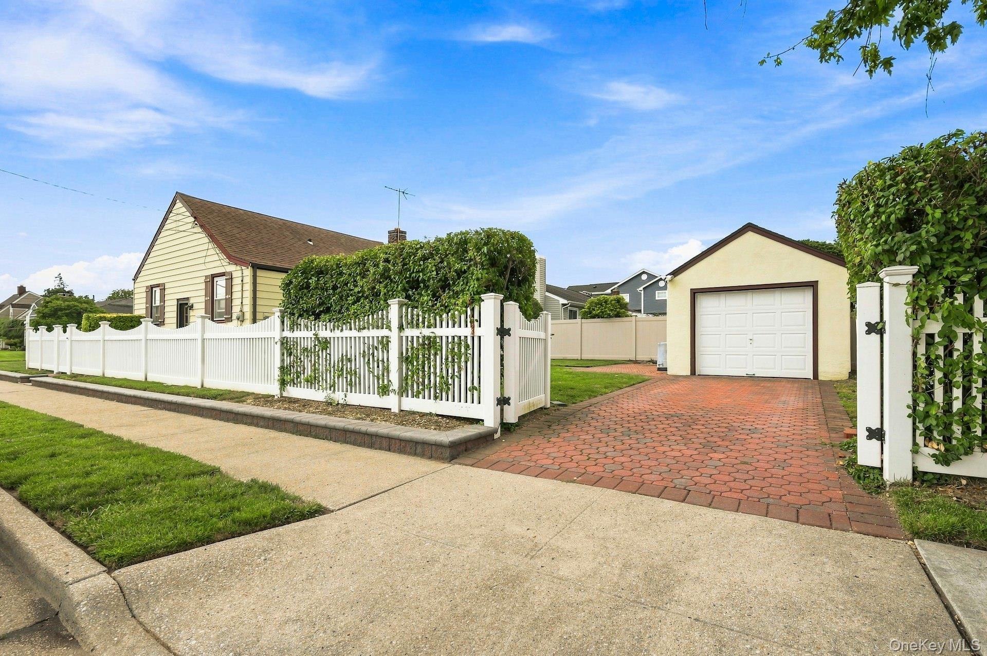 39 Emma Street – For Sale photo 3