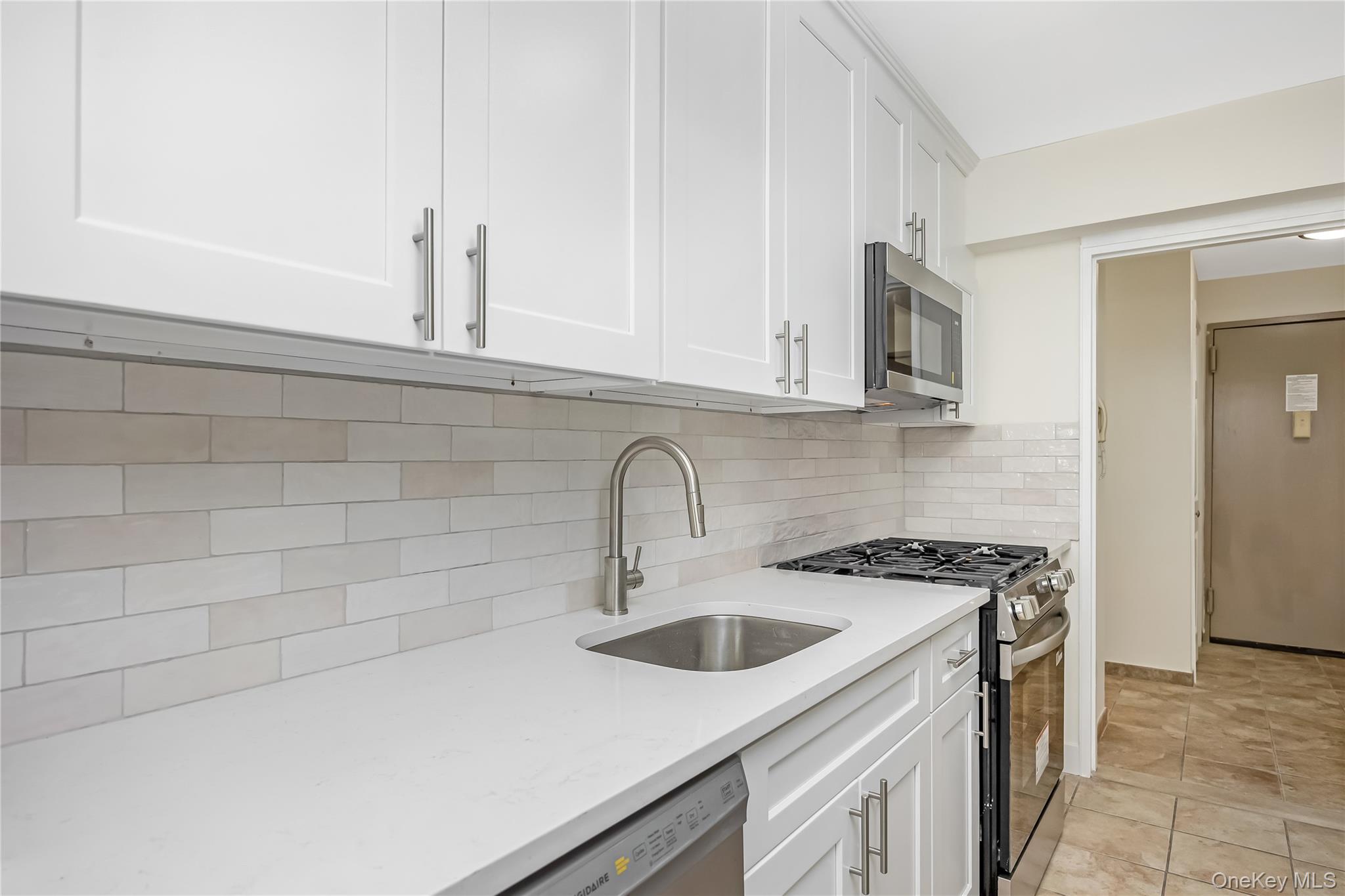 87-10 149th Avenue, Unit 5N photo 12