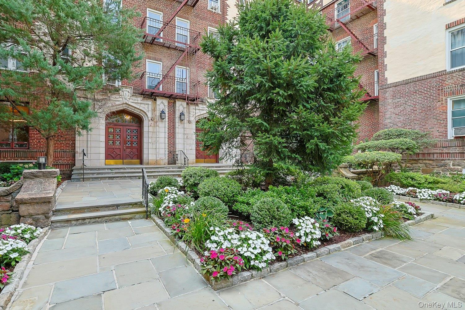 1470 Midland Ave, Unit 5L photo 3
