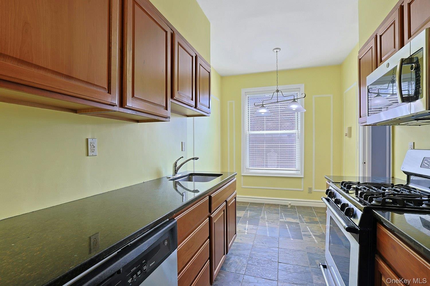 1470 Midland Ave, Unit 5L photo 8