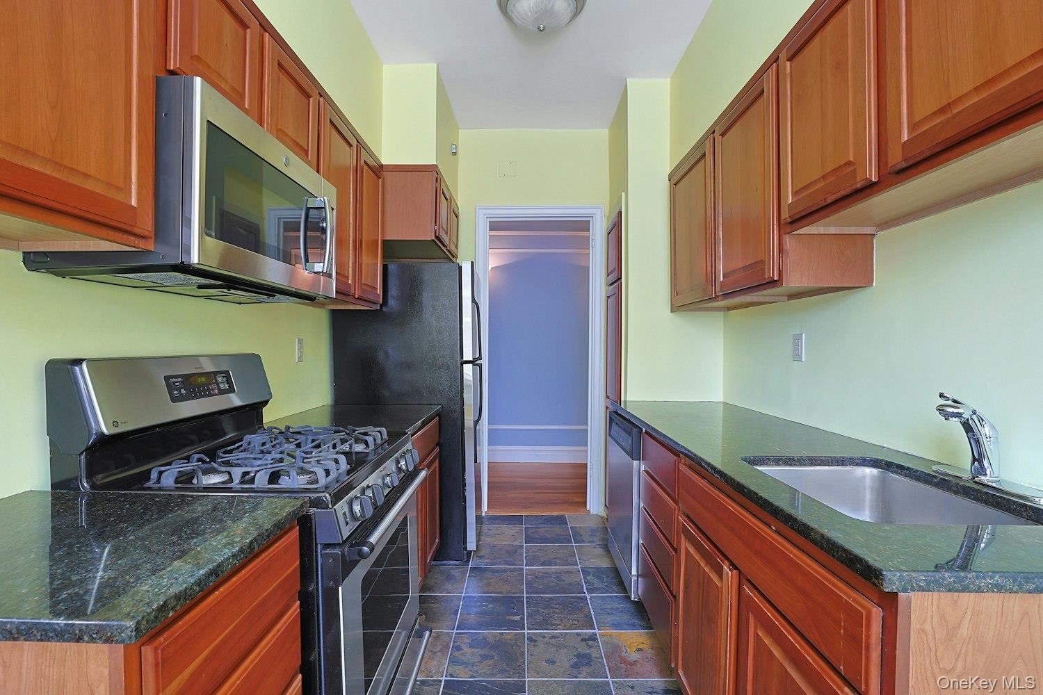 1470 Midland Ave, Unit 5L photo 11