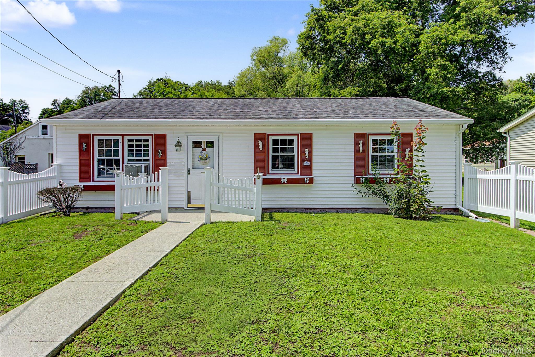 38 Seely Street – For Sale photo 2