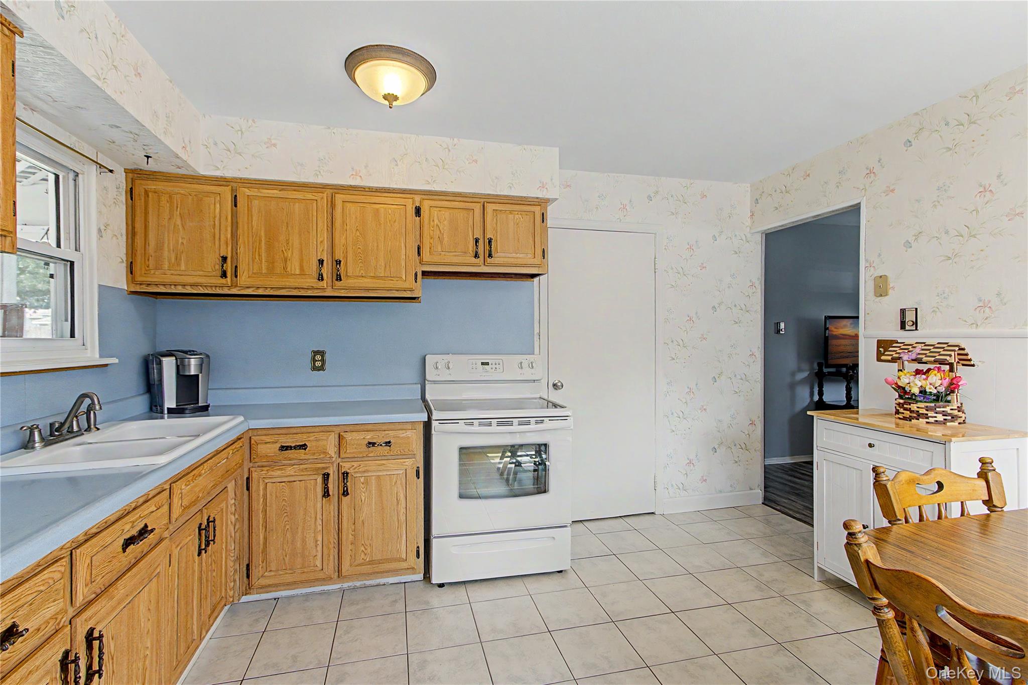 38 Seely Street – For Sale photo 11