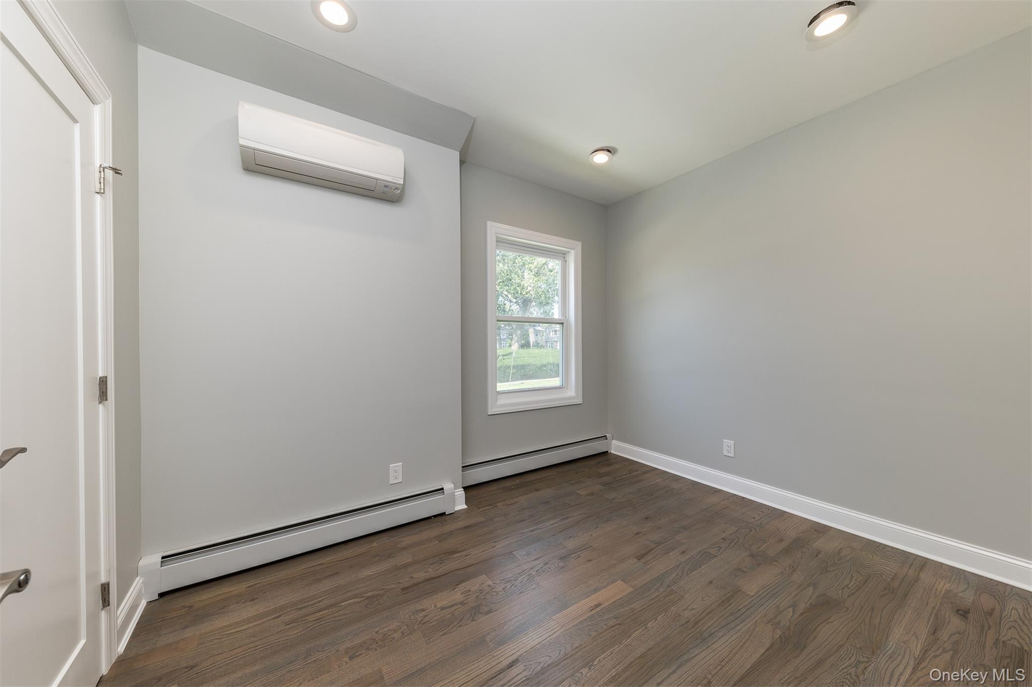 57 Earle Ave, Unit 1st Floor photo 7
