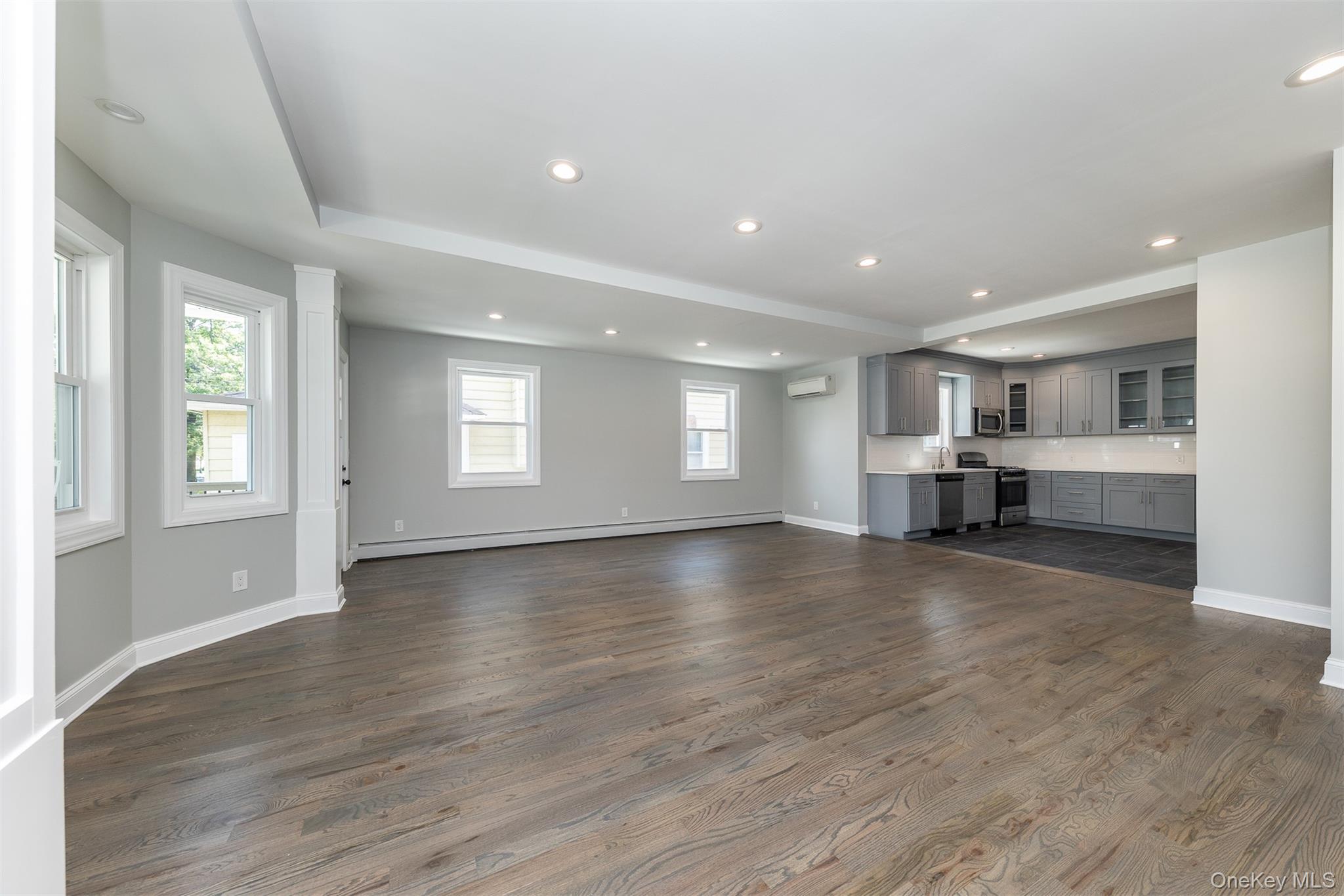 57 Earle Ave, Unit 1st Floor photo 13
