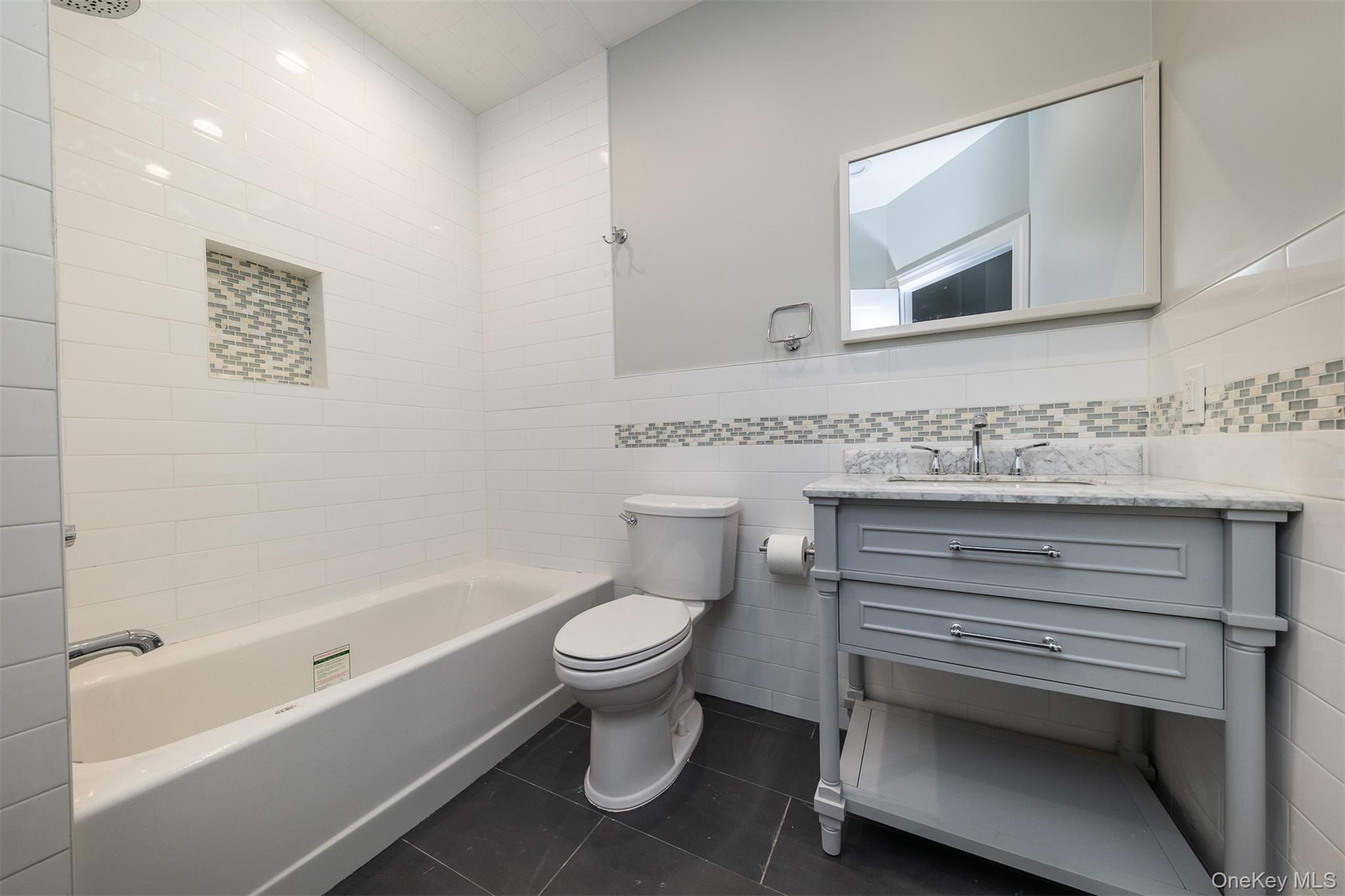 57 Earle Ave, Unit 1st Floor photo 8