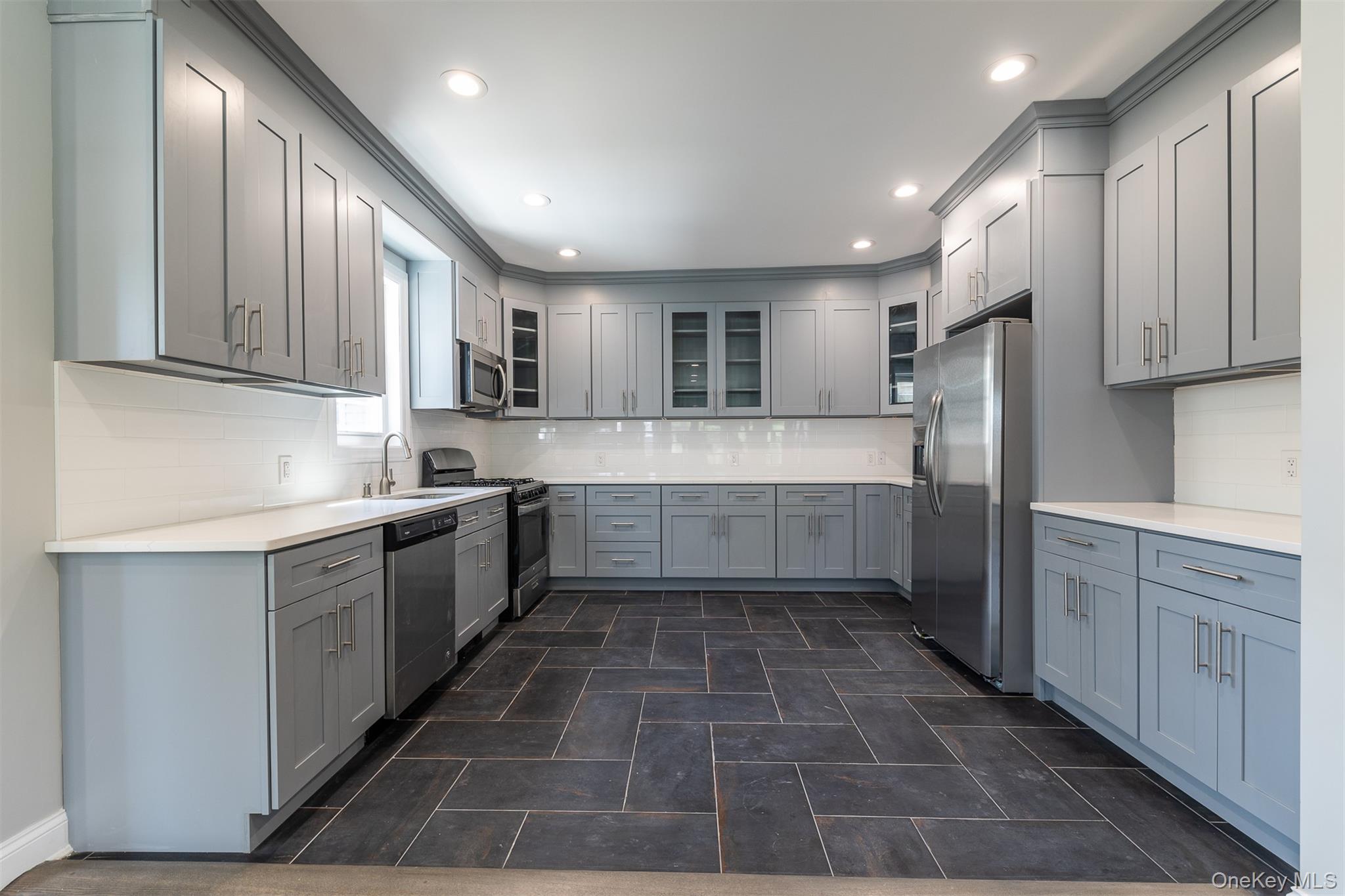 57 Earle Ave, Unit 1st Floor photo 14