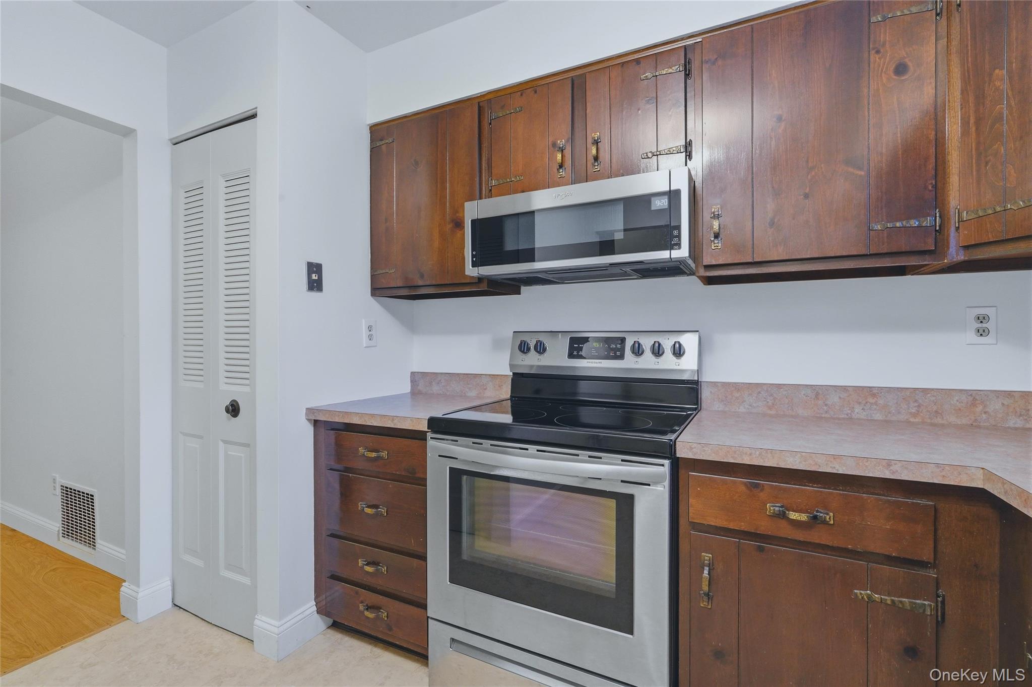 267 Village Court – For Sale photo 9