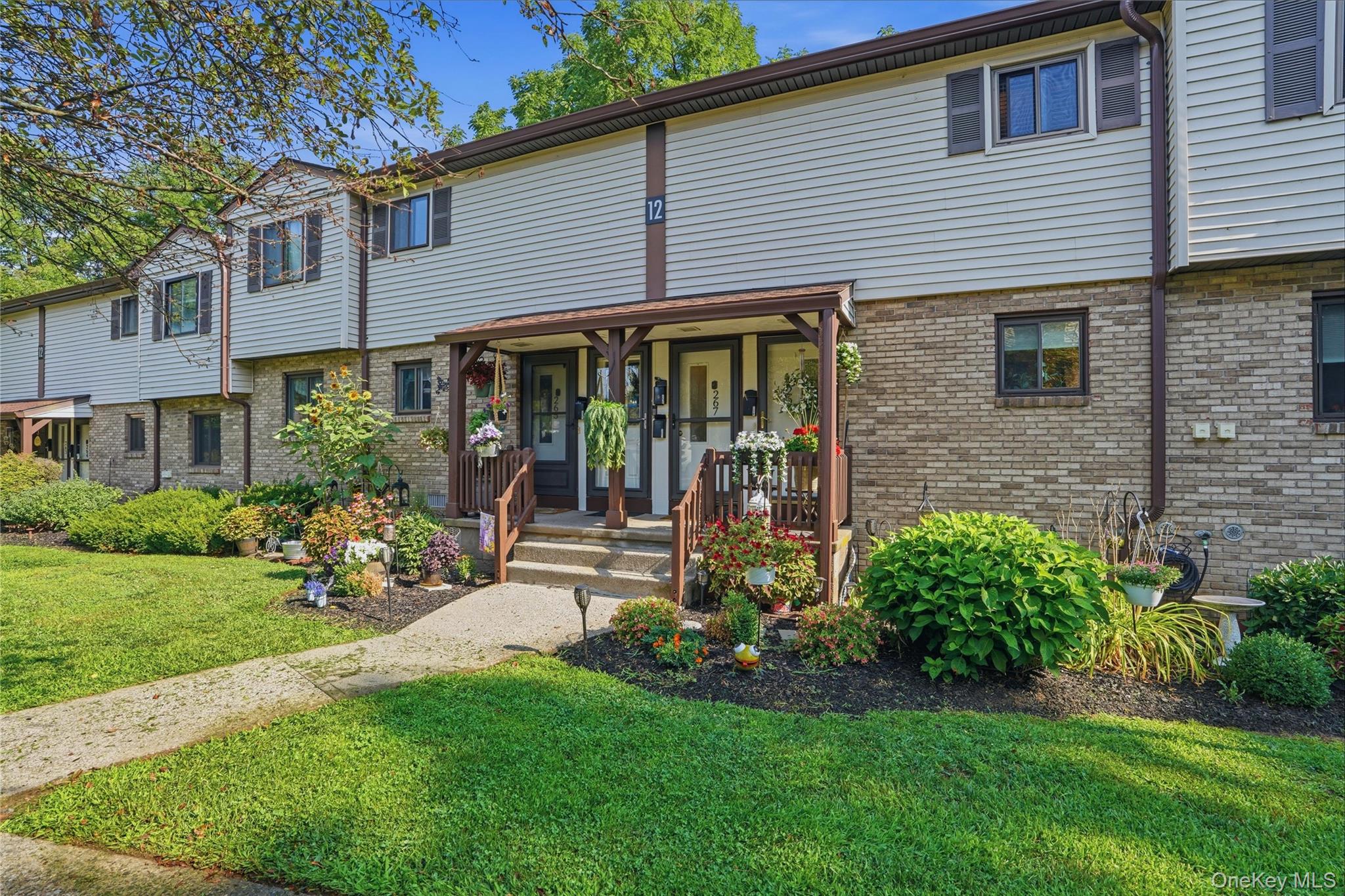 267 Village Court – For Sale photo 2