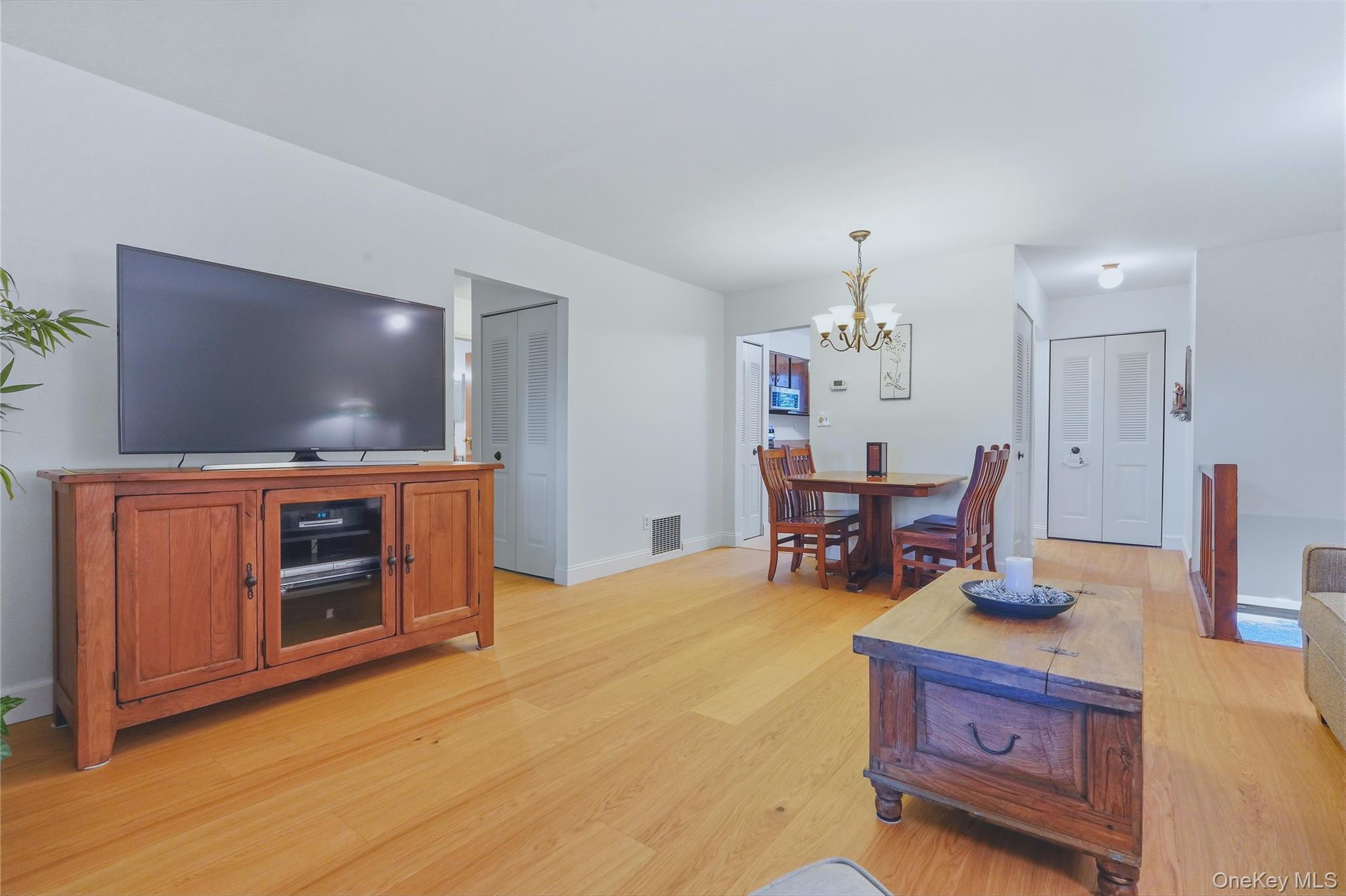 267 Village Court – For Sale photo 7