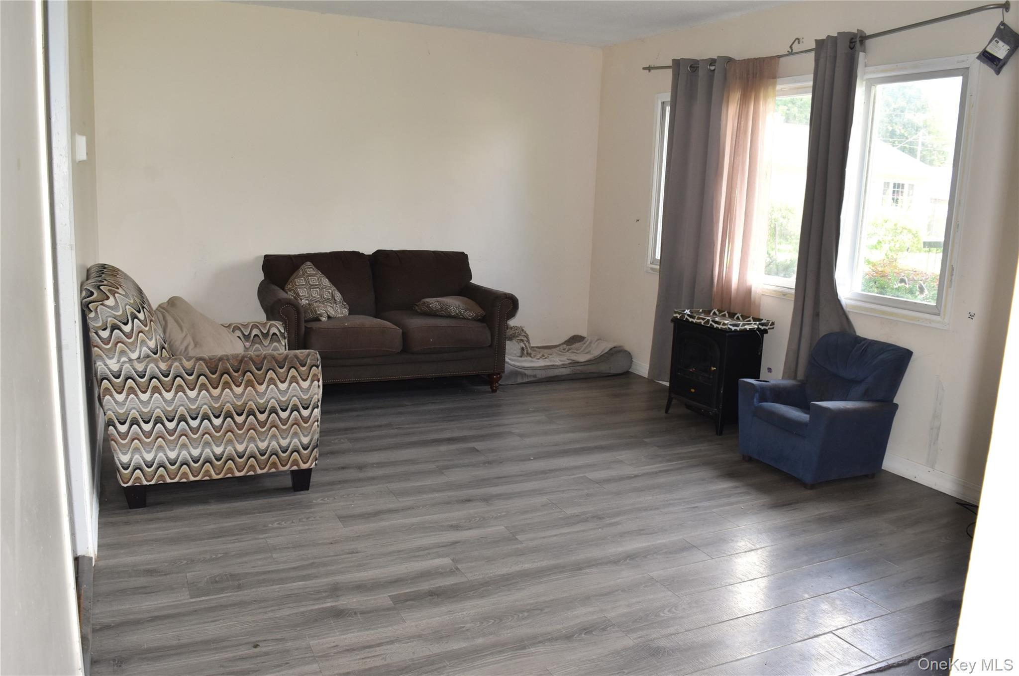14 Perry Road – For Sale photo 3