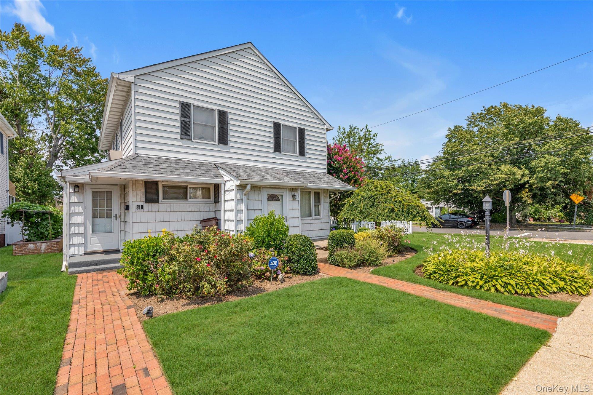 810 Ibsen Street – For Sale photo 2
