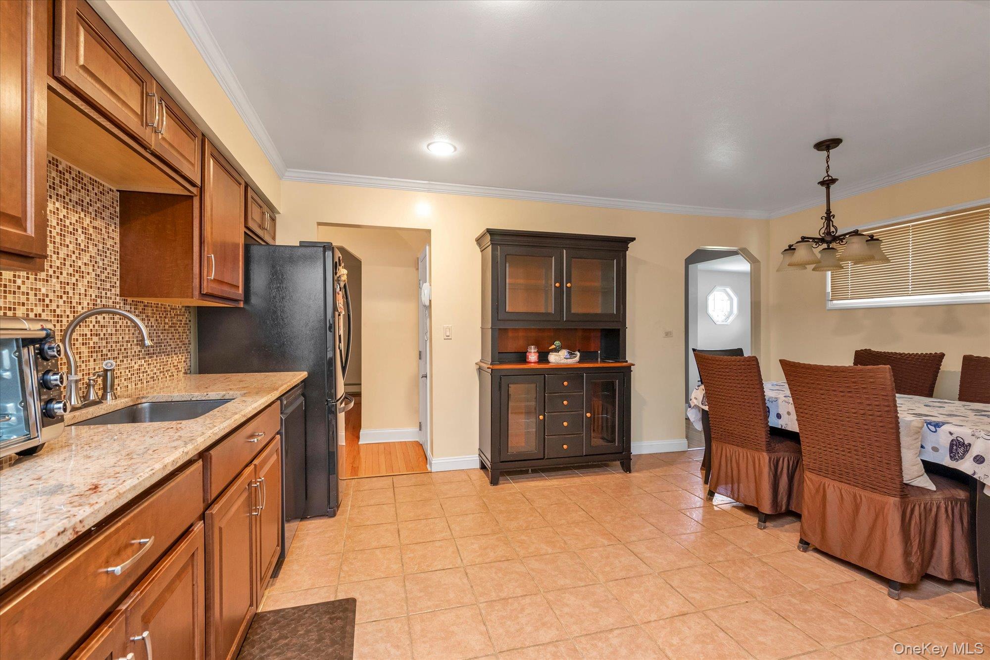 810 Ibsen Street – For Sale photo 9