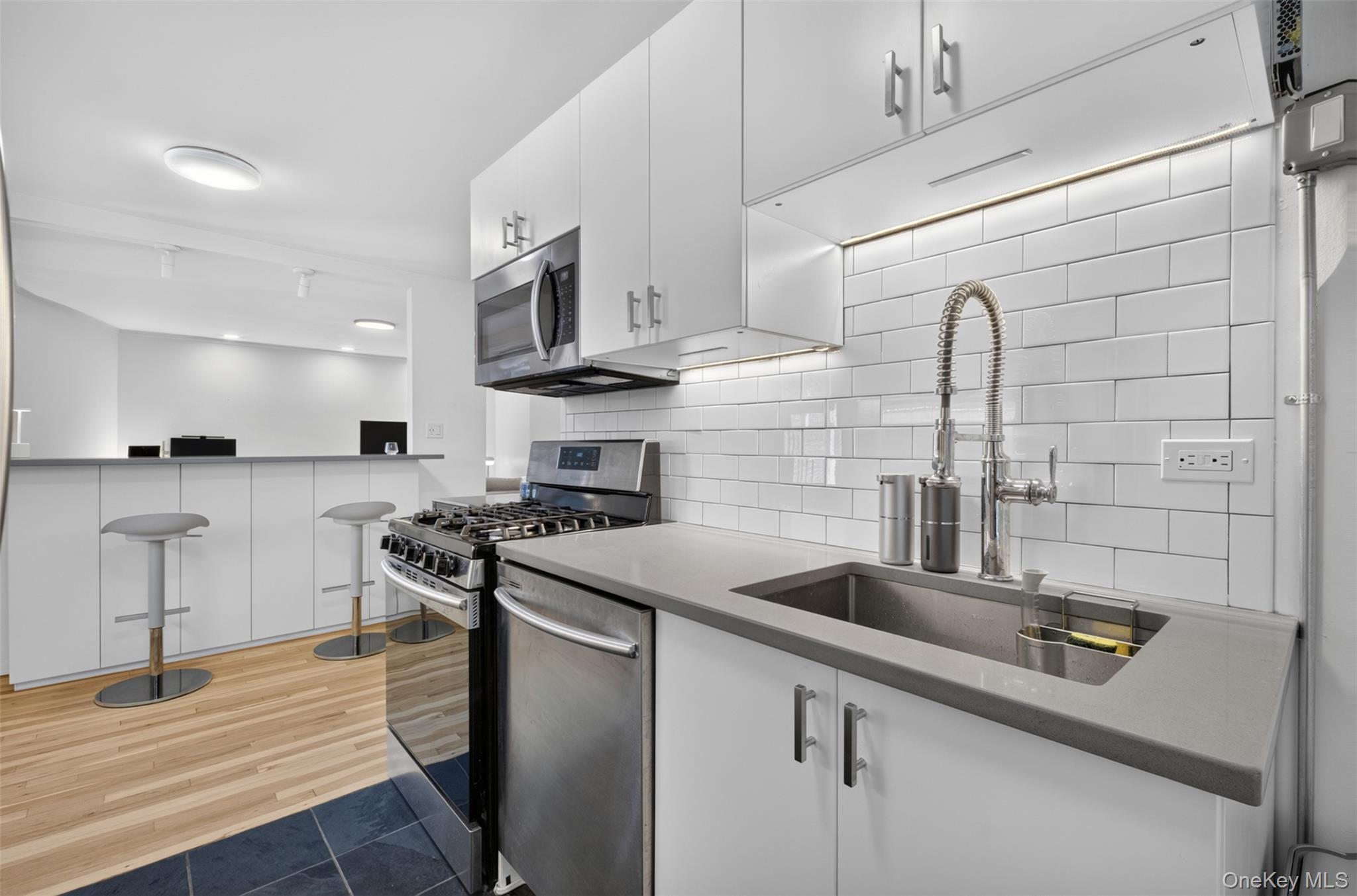 241-20 Northern Boulevard, Unit 3P photo 15