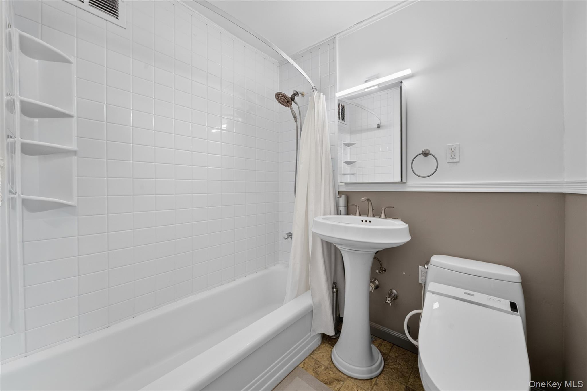 241-20 Northern Boulevard, Unit 3P photo 19