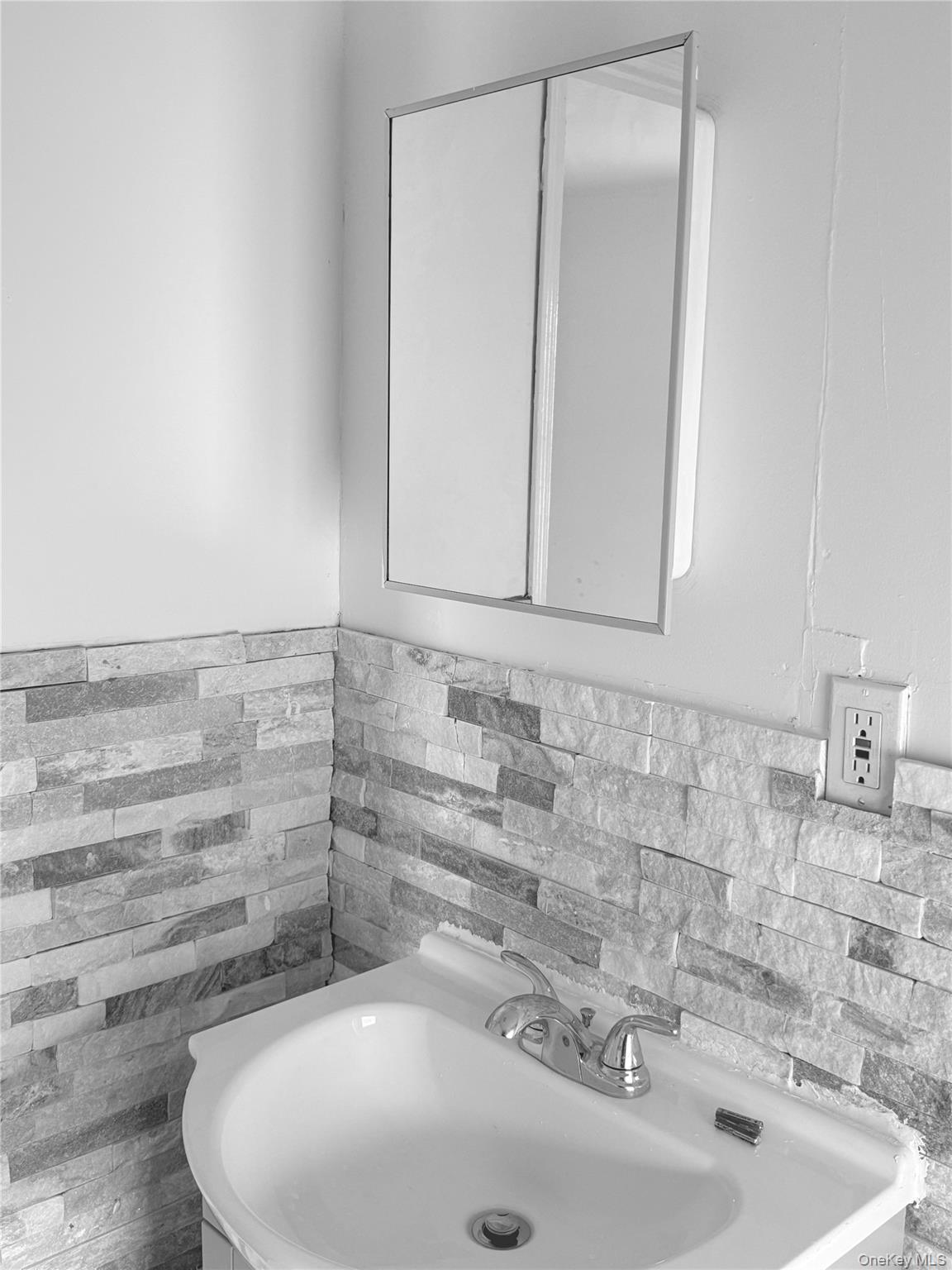 14-04 Dickens Street – For Sale photo 15