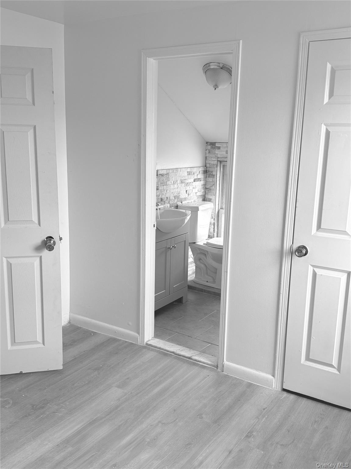 14-04 Dickens Street – For Sale photo 13