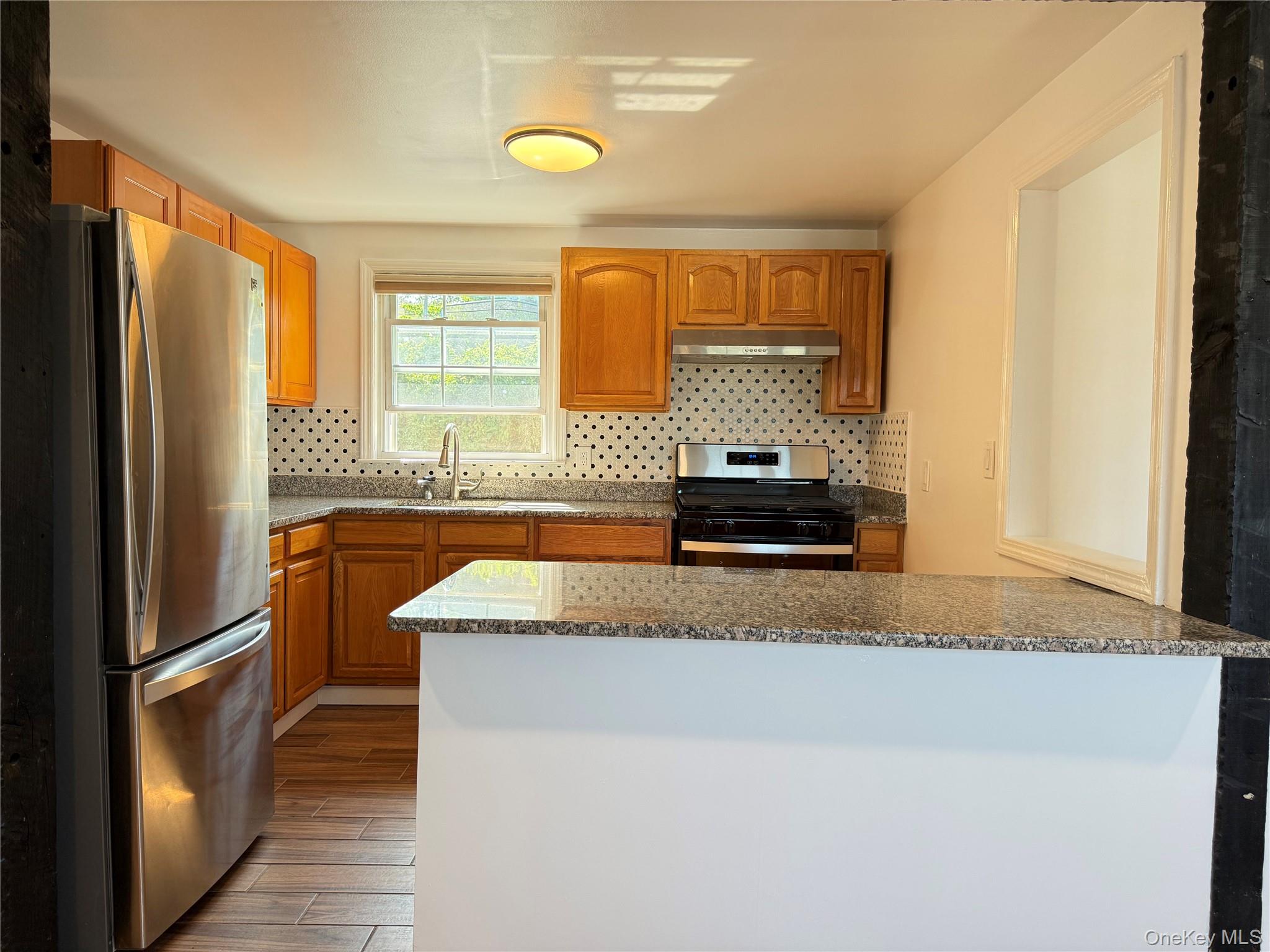 270 Gainsborg Avenue E, Unit 2nd Floor photo 3