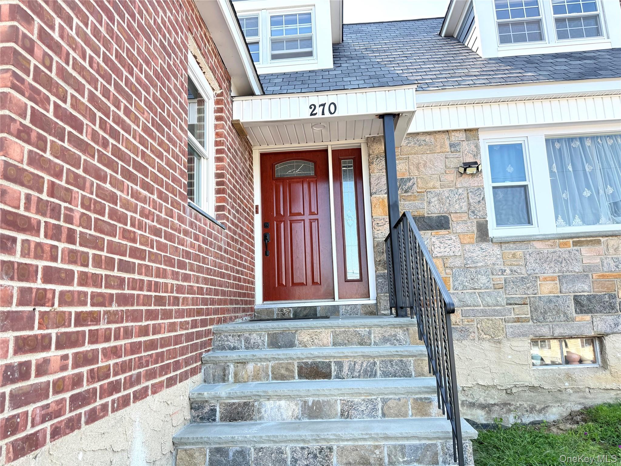 270 Gainsborg Avenue E, Unit 2nd Floor