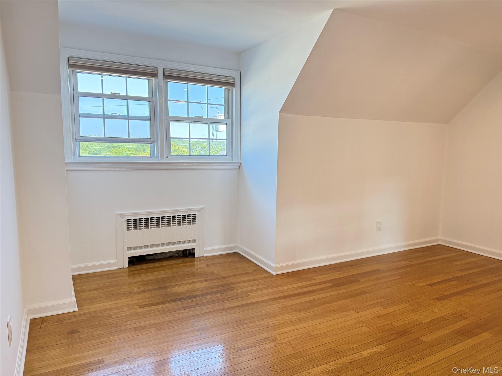 270 Gainsborg Avenue E, Unit 2nd Floor photo 4