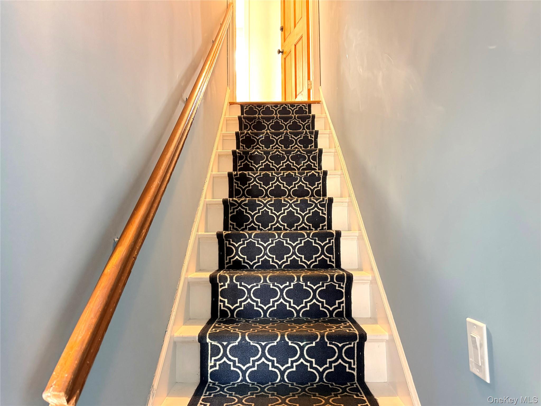 270 Gainsborg Avenue E, Unit 2nd Floor photo 2