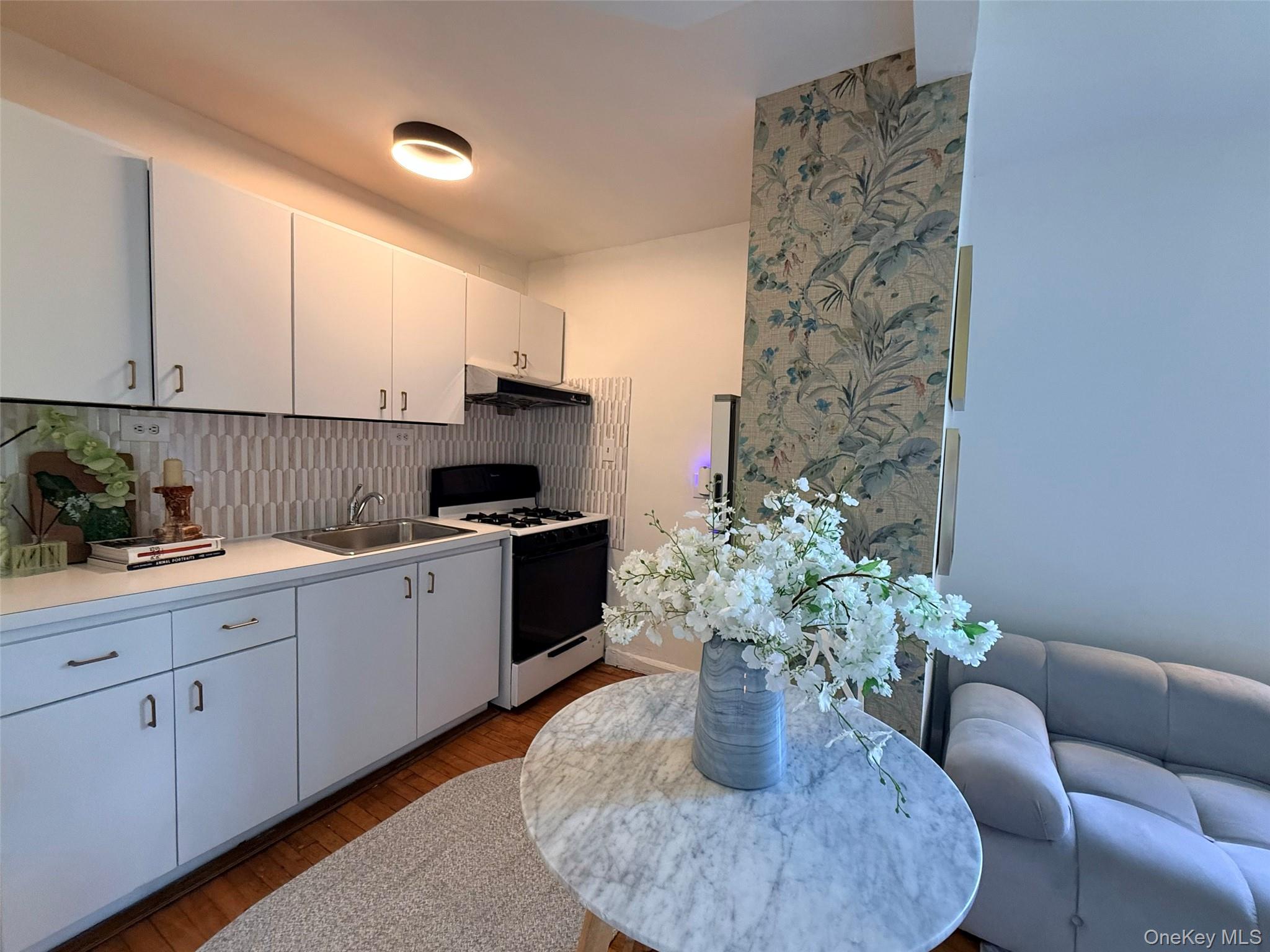144-44 41st Avenue, Unit 5J photo 3