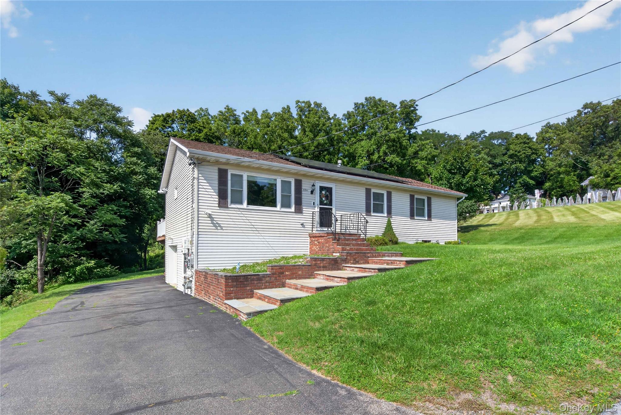 354 Robinson Avenue – For Sale photo 2