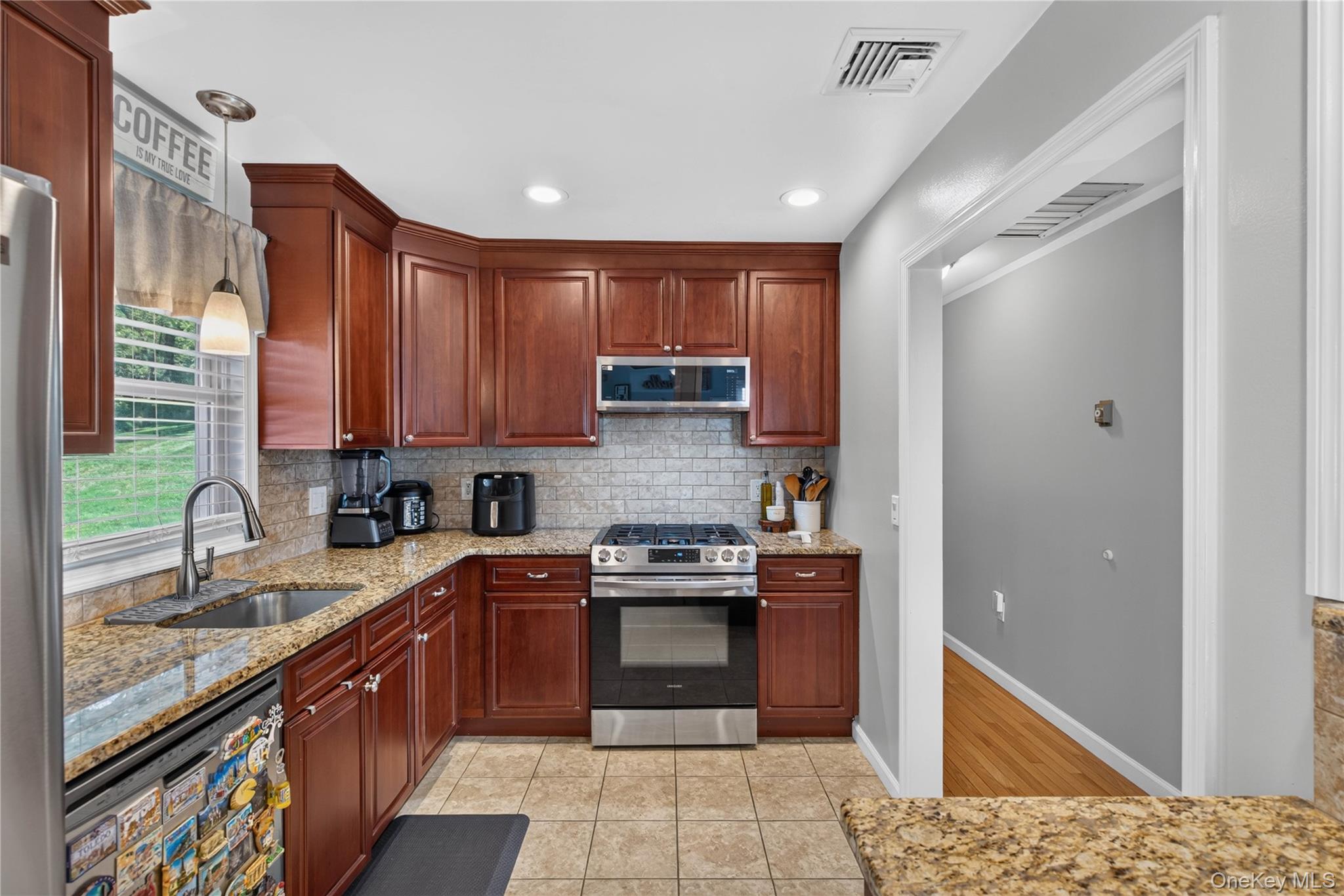 354 Robinson Avenue – For Sale photo 13