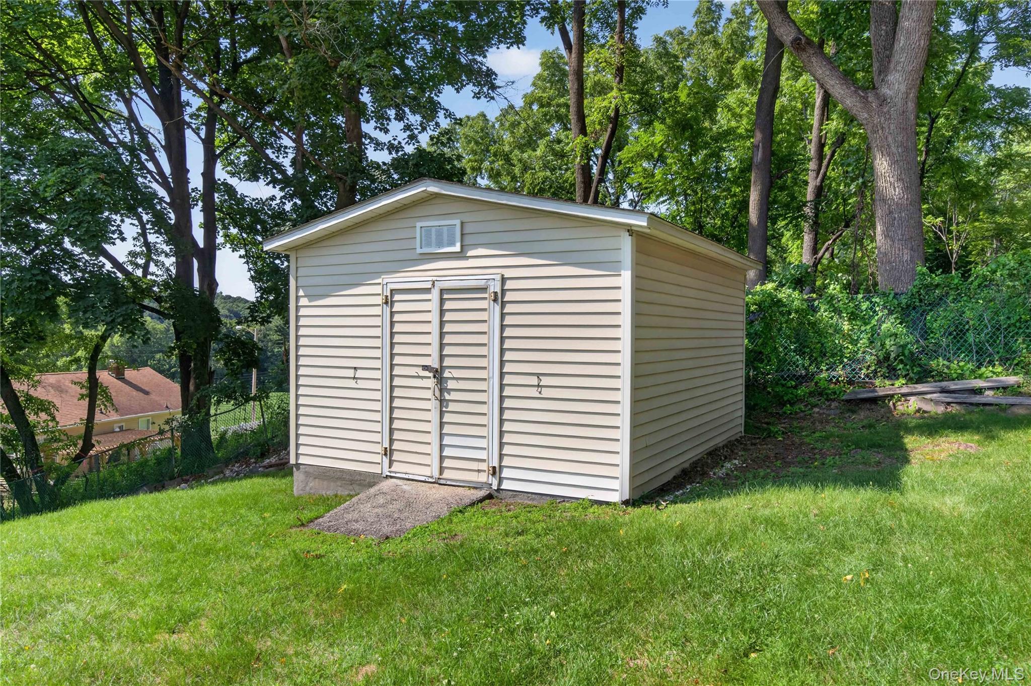 354 Robinson Avenue – For Sale photo 44
